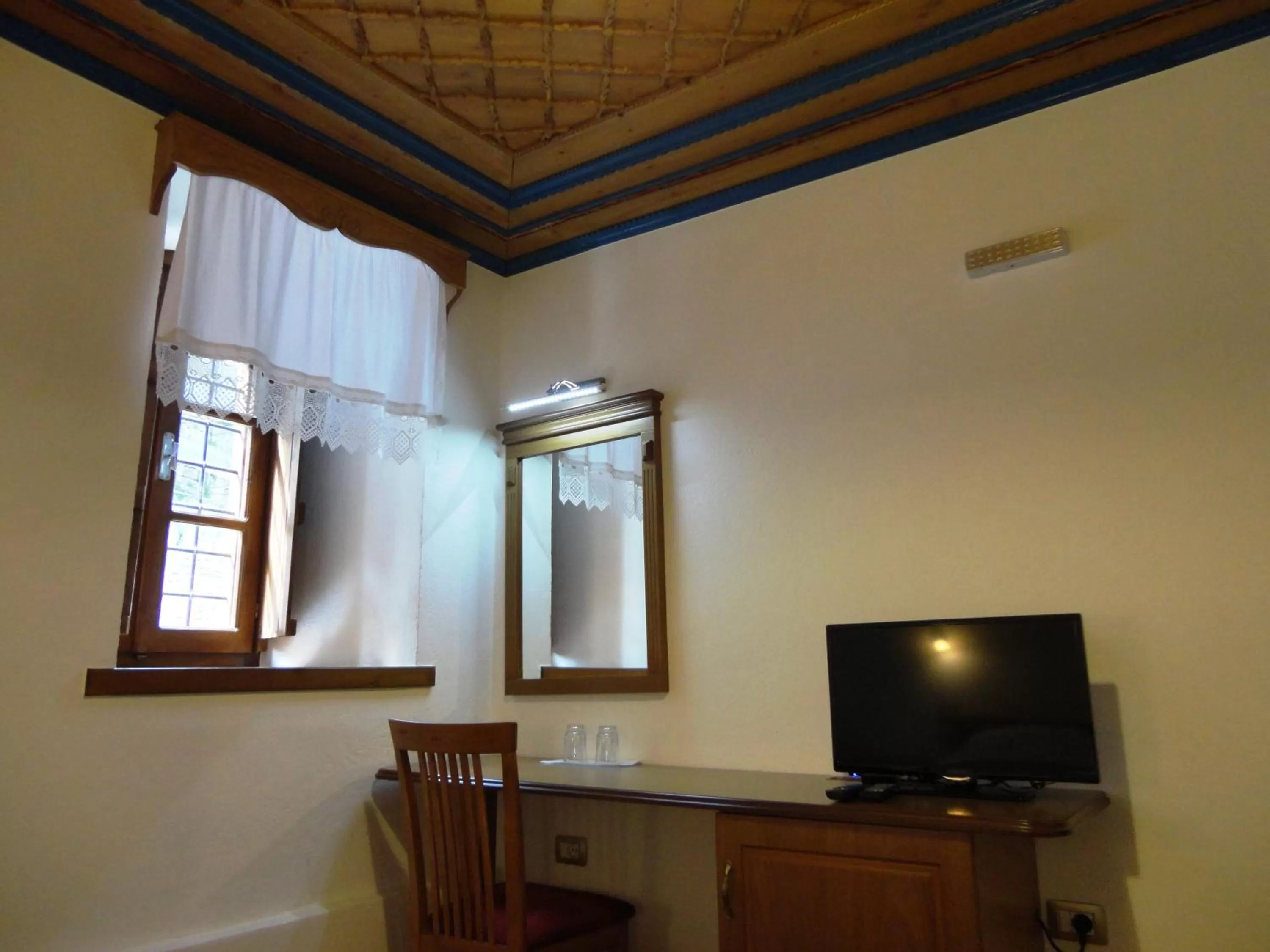 Photo of the whole room in Hotel Kalemi 2