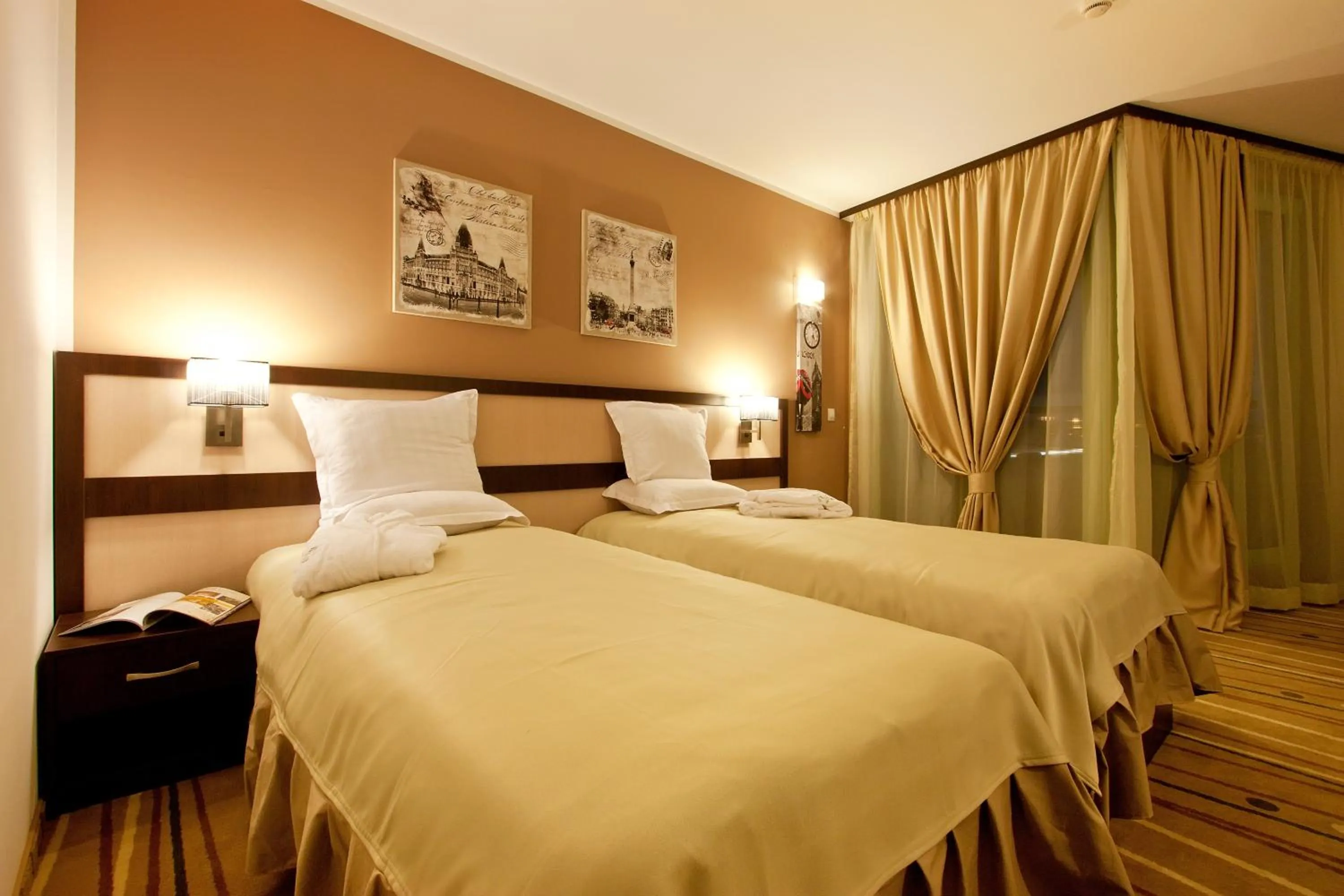 Bed in Earth & People Hotel & SPA - Free Parking & Swimming Pool