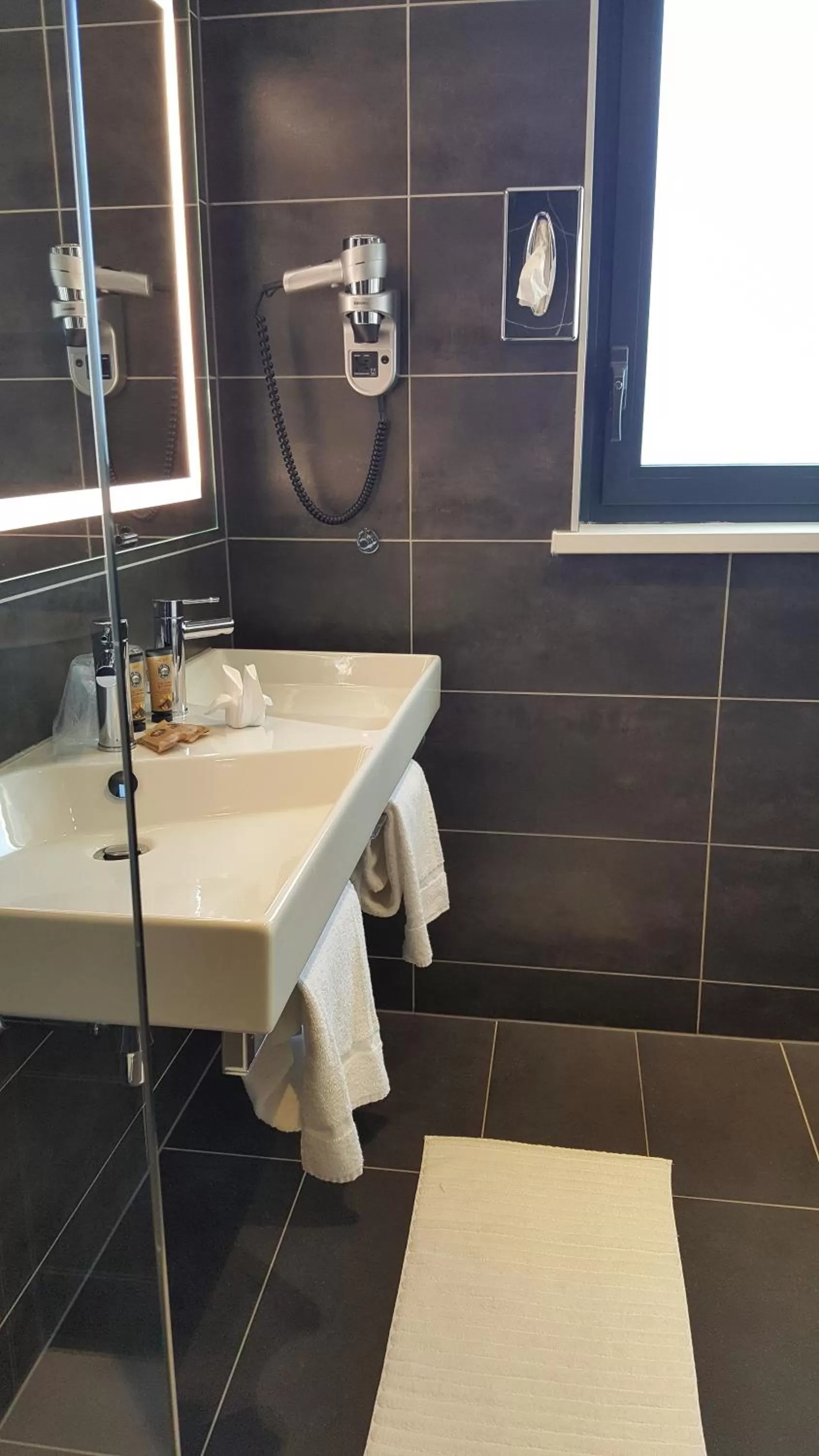 Bathroom in Hôtel ORIGAMI