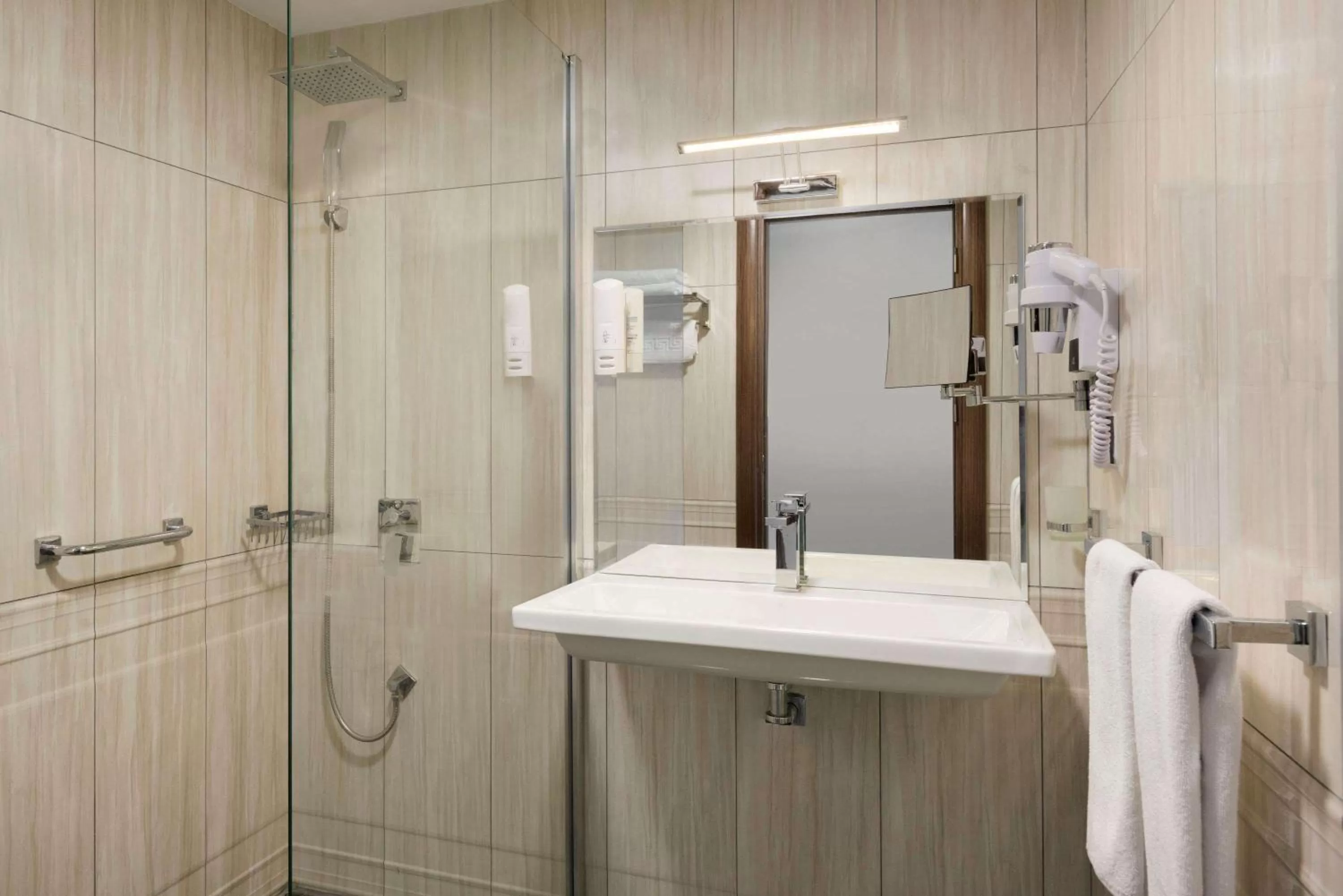 Shower in Ramada Hotel by Wyndham Edirne