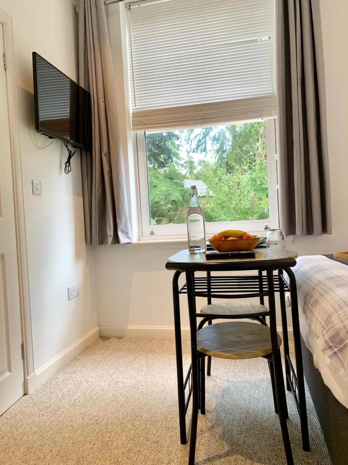Bedroom, Bed in Drumdevan Country House, Inverness