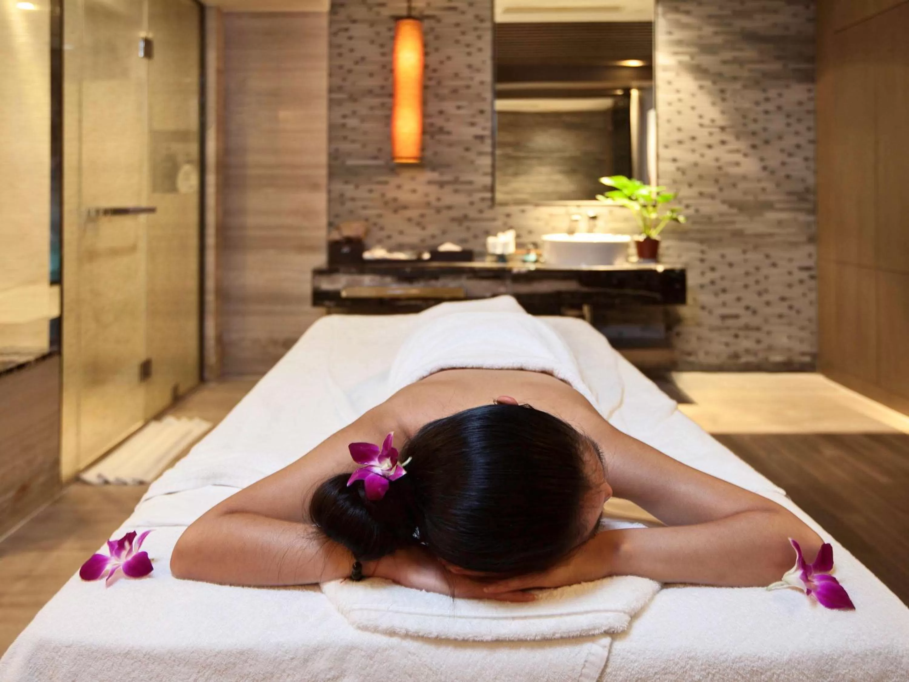 Spa and wellness centre/facilities, Bed in Pullman Shanghai Jing'an