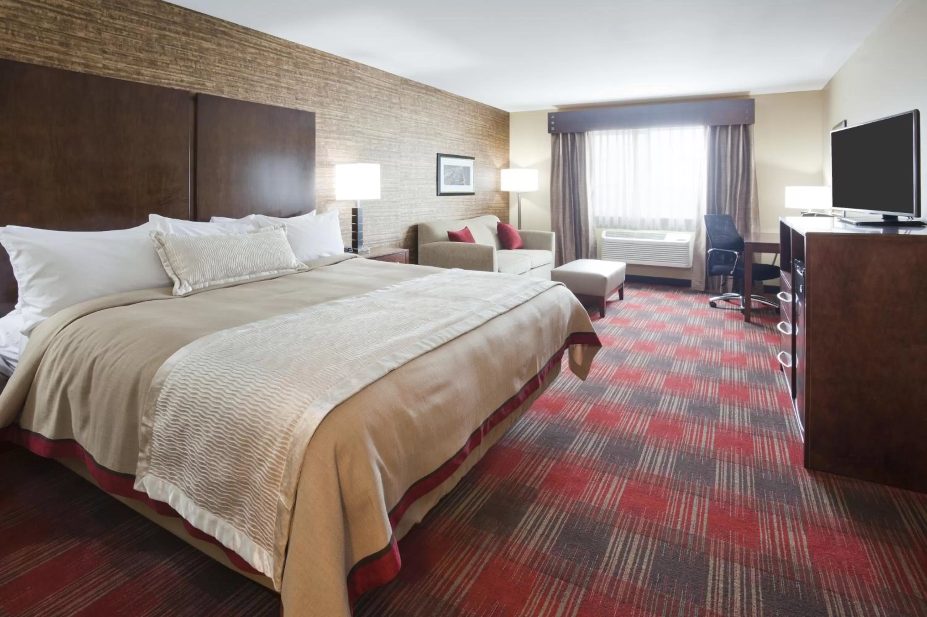 Bed in Gateway Park Hotel and Suites - Sioux Falls -Tea