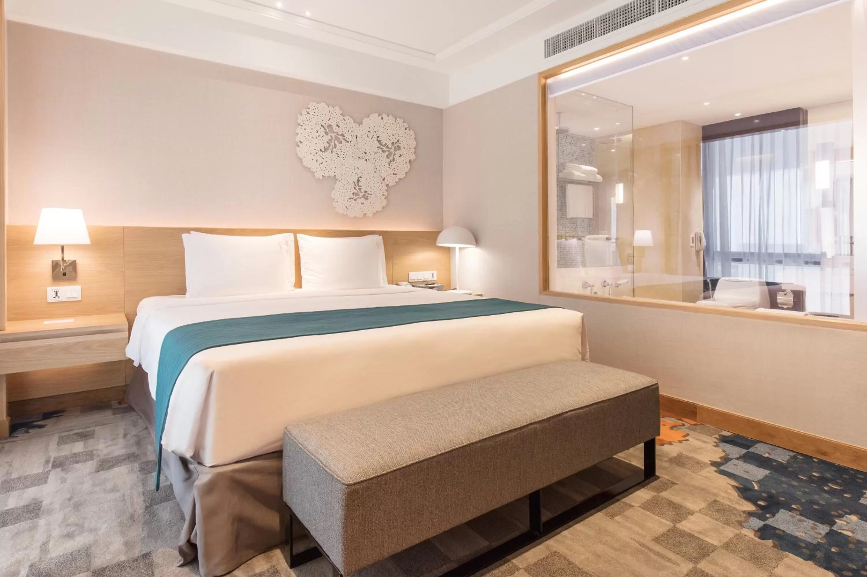 Photo of the whole room, Bed in Holiday Inn Bangkok by IHG