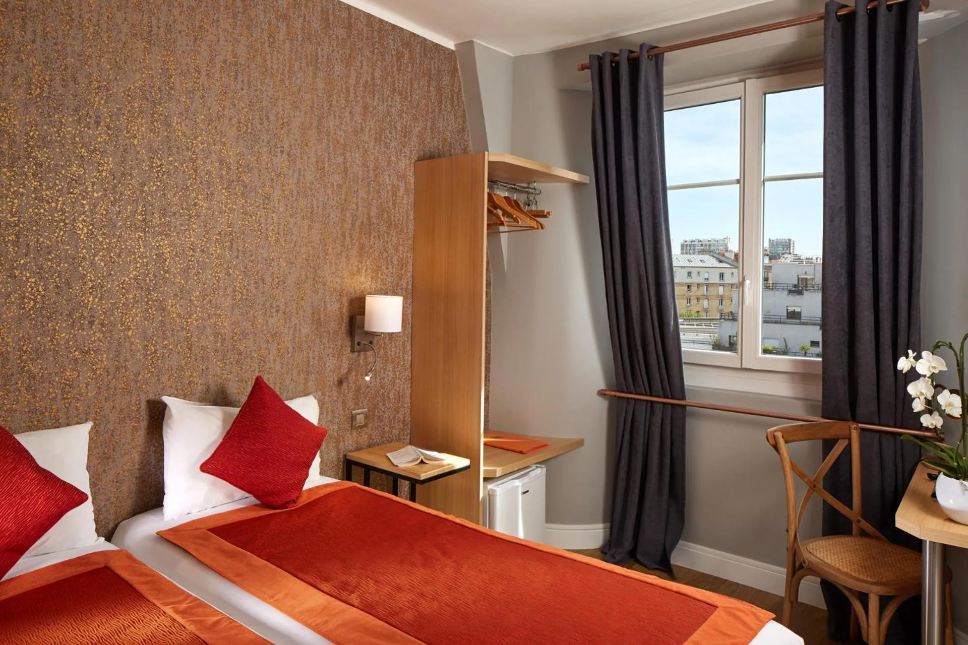 Two Connecting Double Rooms in Hôtel Villa Sorel - Paris Boulogne