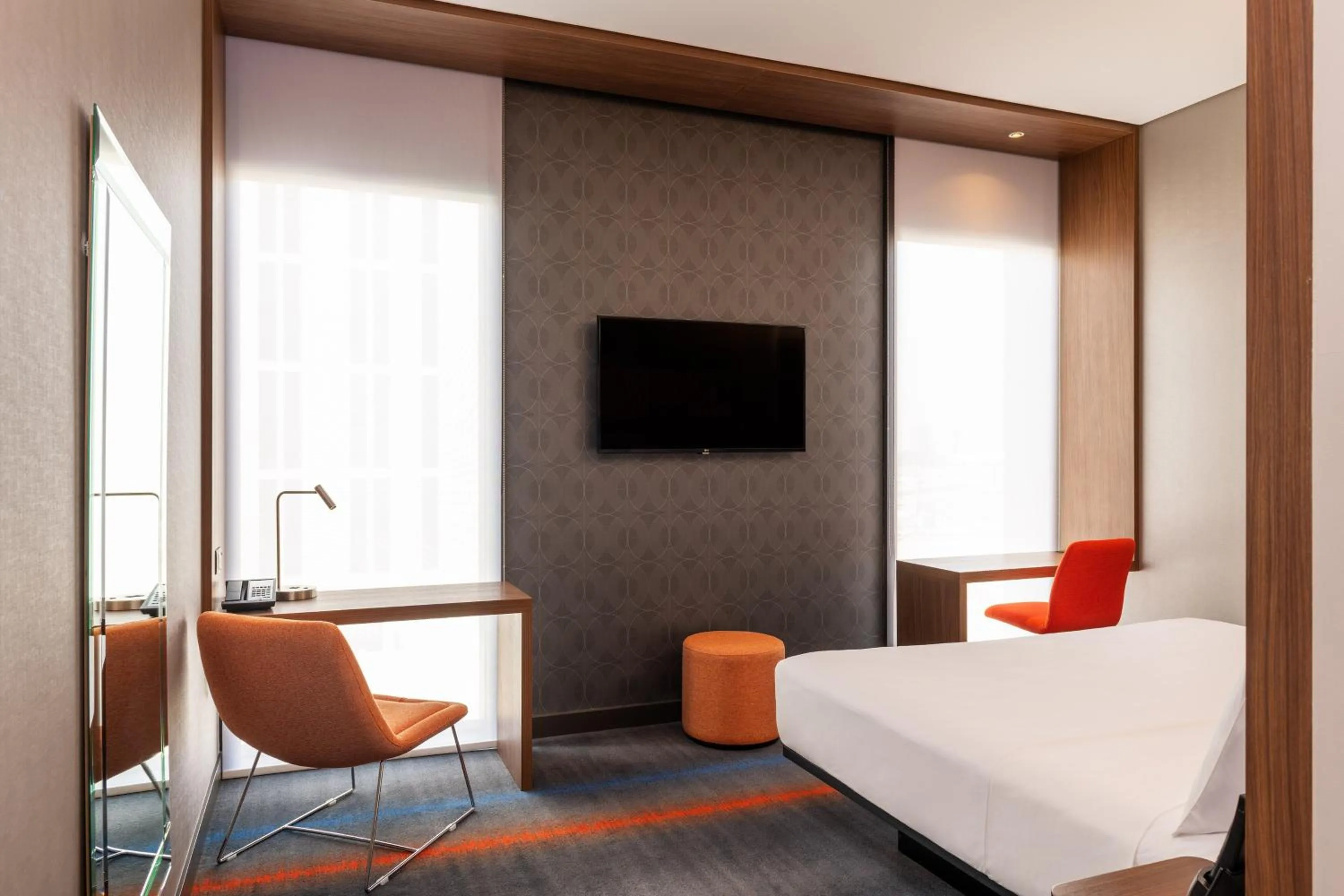 Photo of the whole room, Bed in Aloft Me'aisam, Dubai