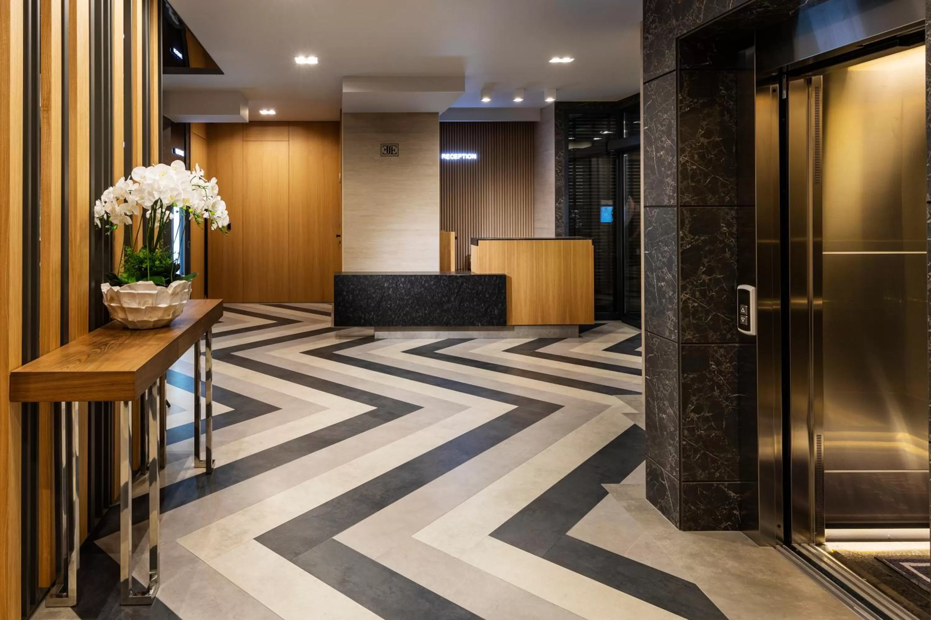 Lobby or reception in -- ESTE PARK HOTEL -- part of Urban Chic Luxury Design Hotels - Parking & Compliments - next to Shopping & Dining Mall Plovdiv