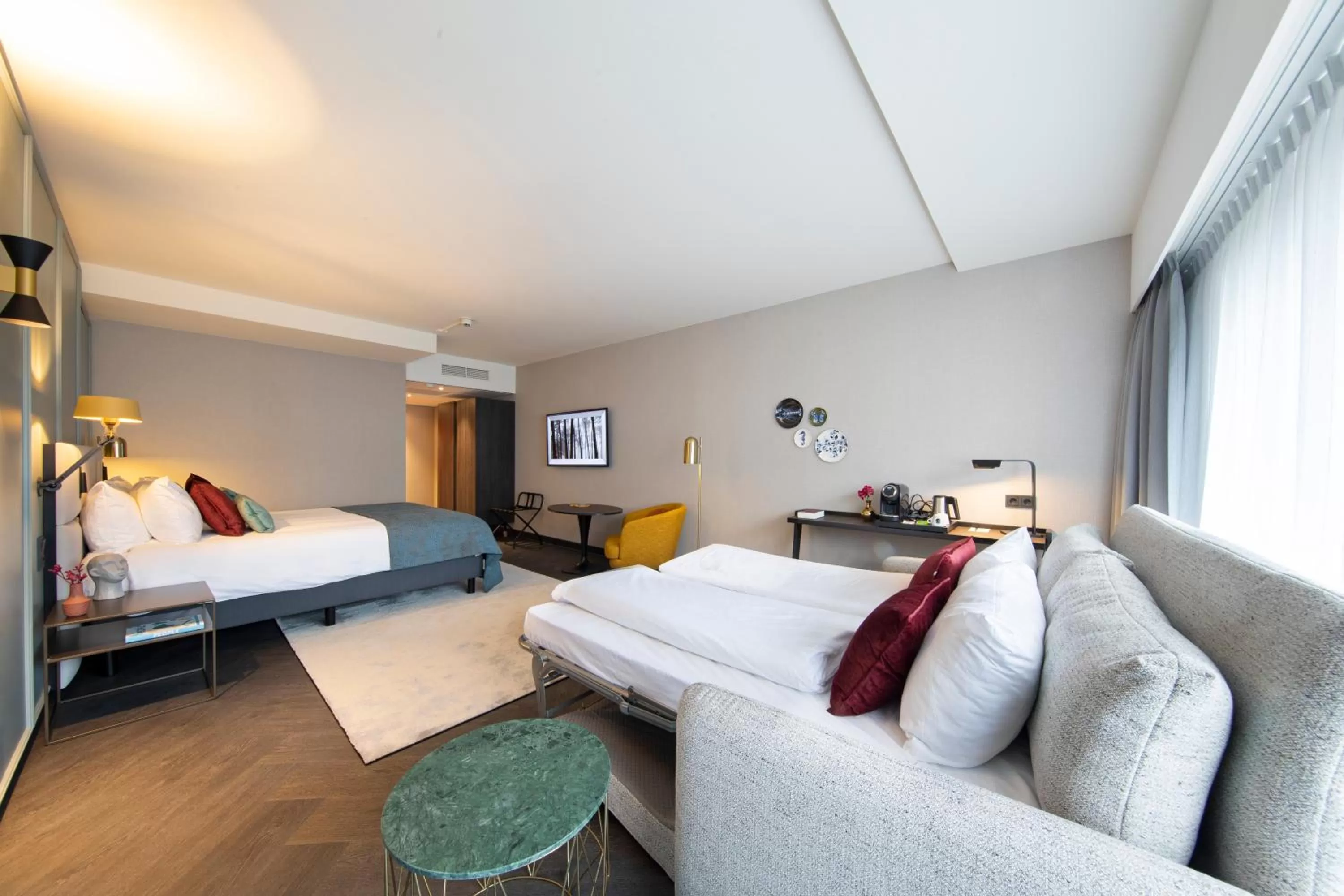 Photo of the whole room, Bed in Bilderberg Hotel De Keizerskroon