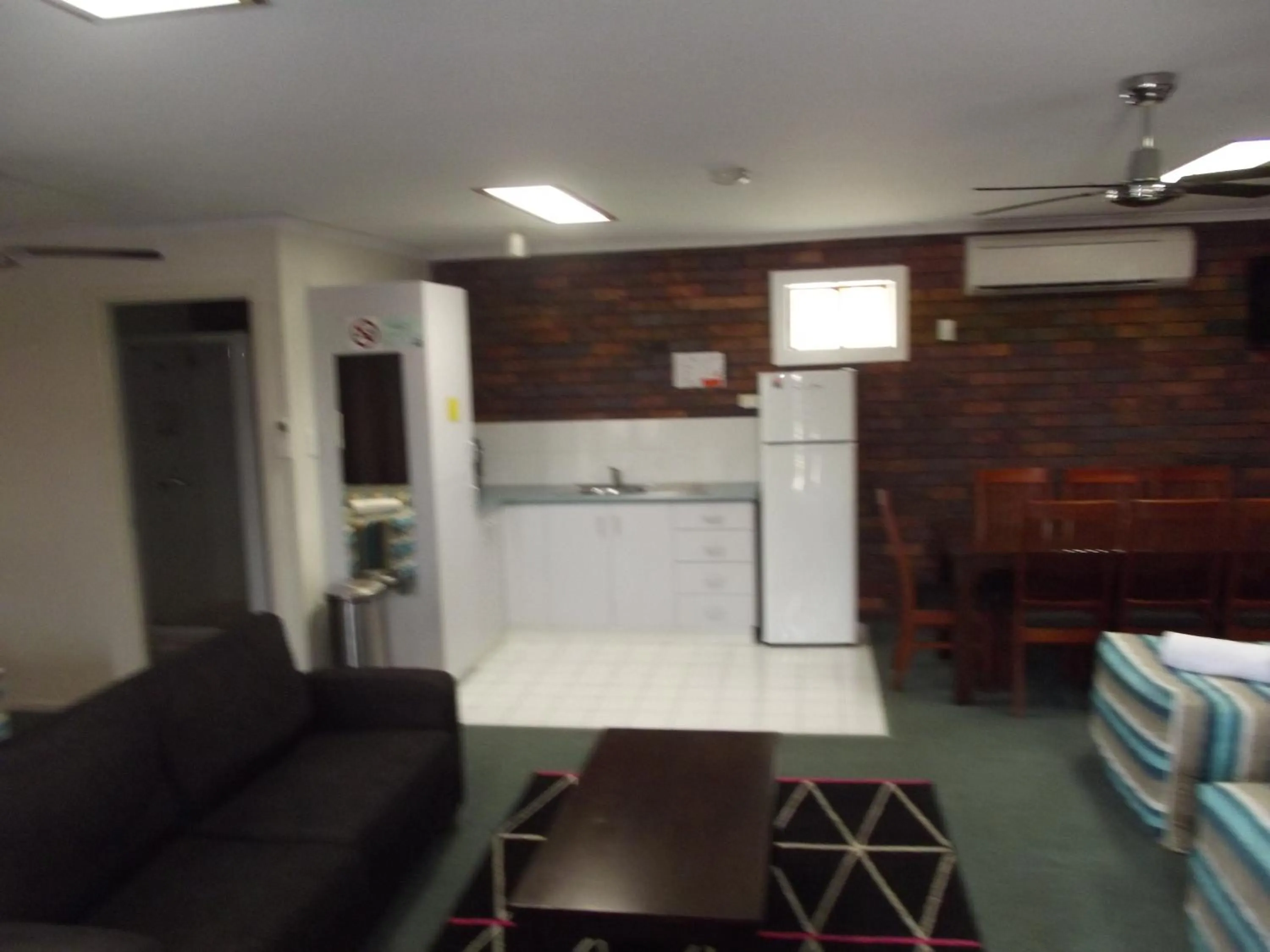 Kitchen or kitchenette in Bridge Street Motor Inn