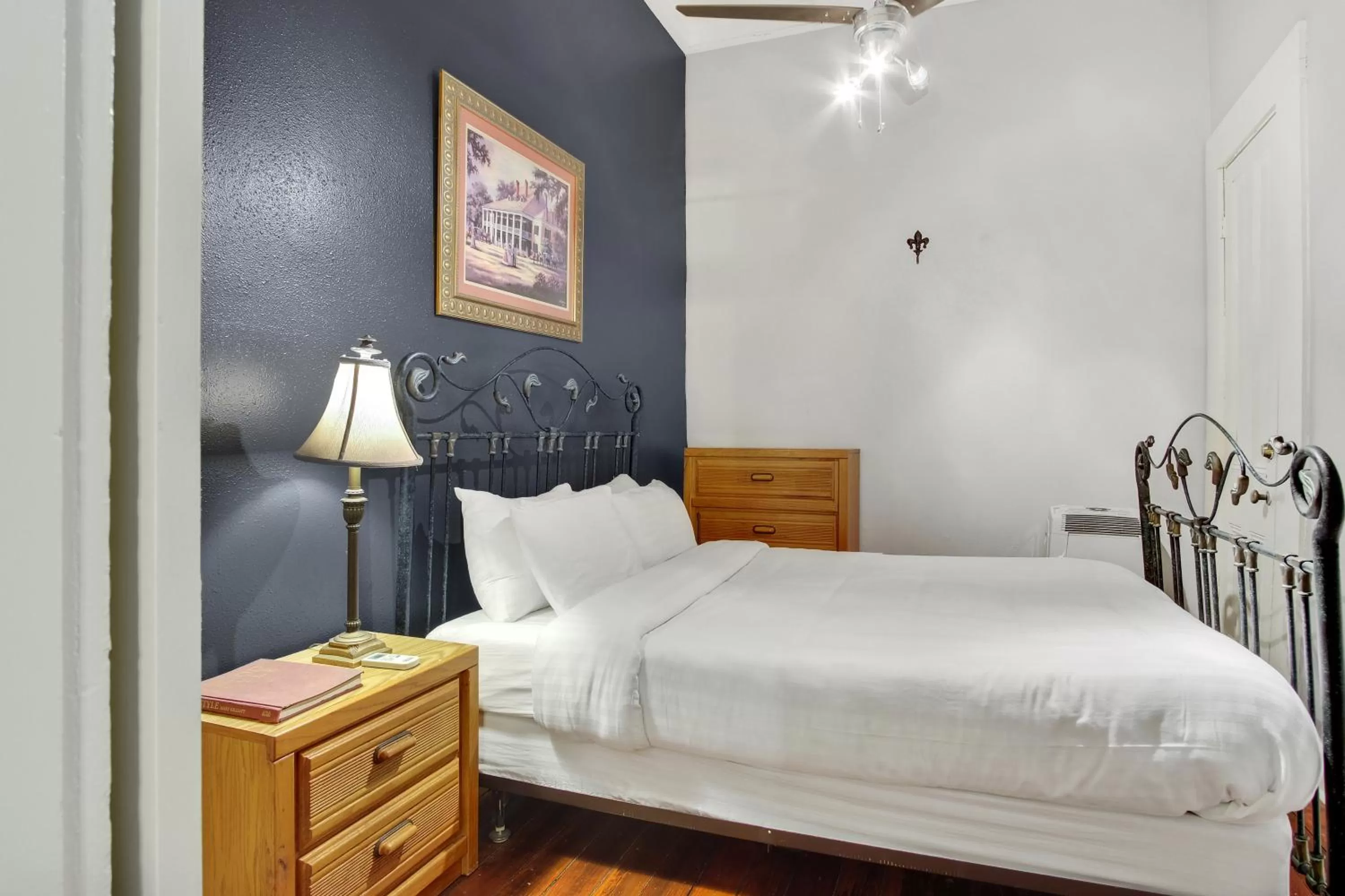 Bed in Rathbone Mansions New Orleans