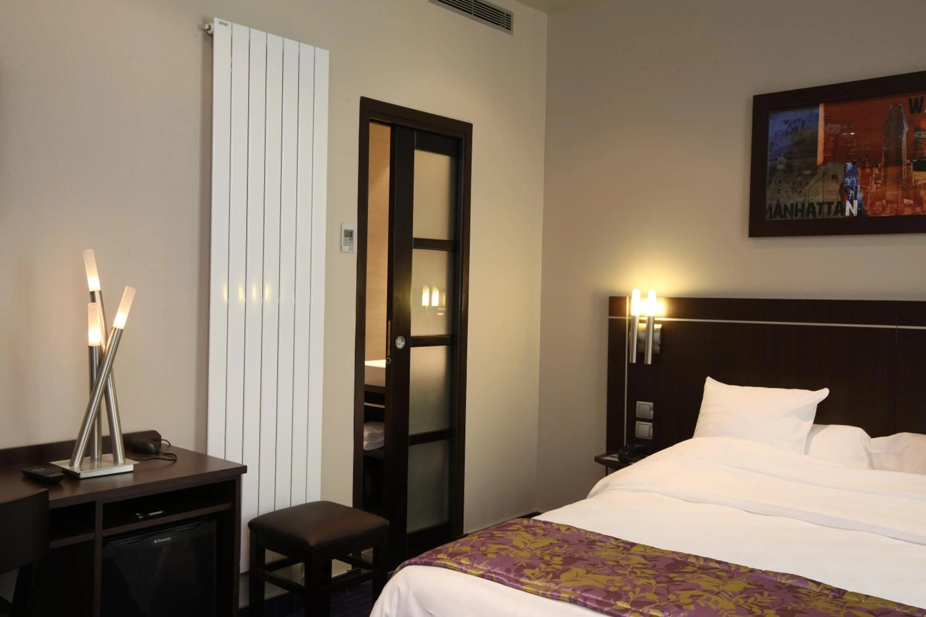 Bed in Hotel Choiseul Opera