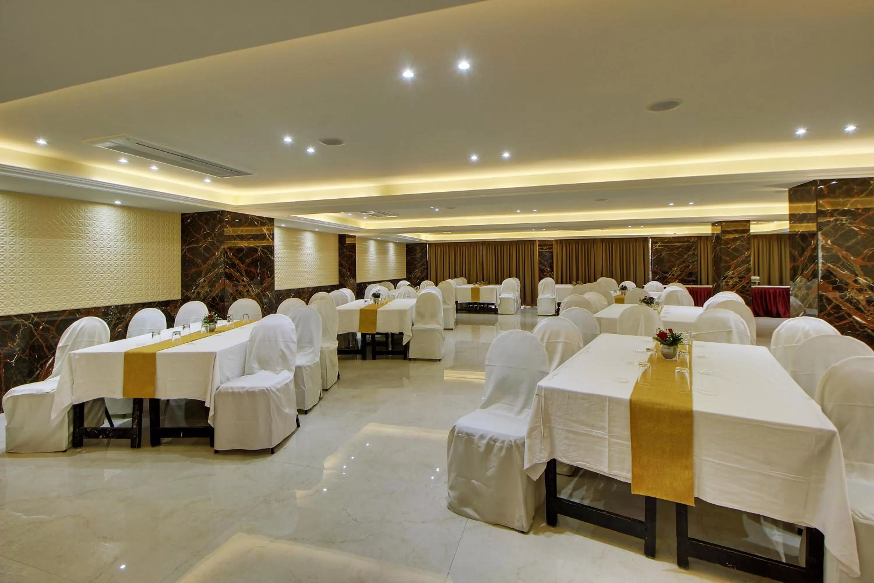 Banquet/Function facilities in West End Hotel Opp Bombay Hospital