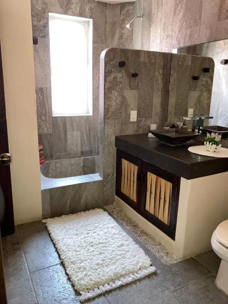 Bathroom in Ceiba Studios