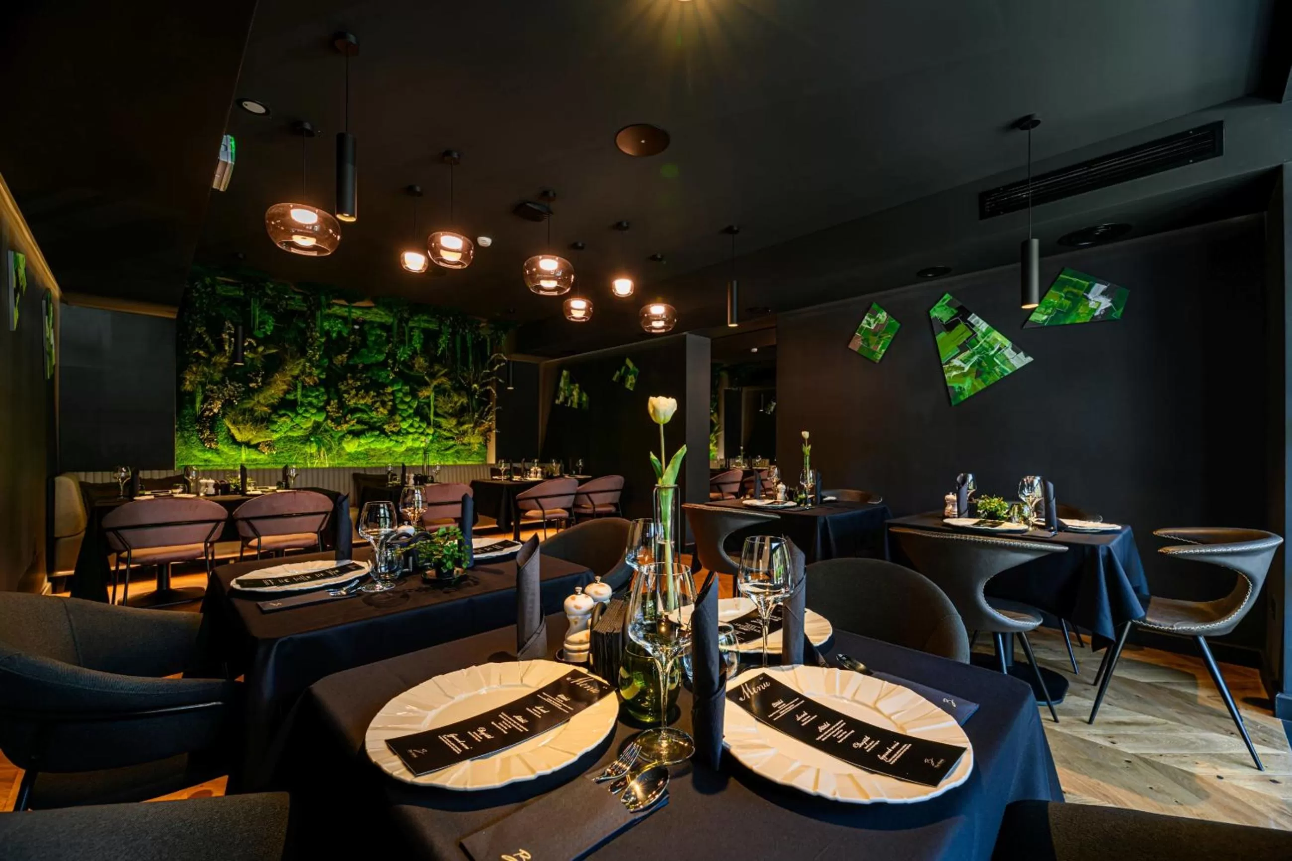 Restaurant/places to eat in B THE HOTEL