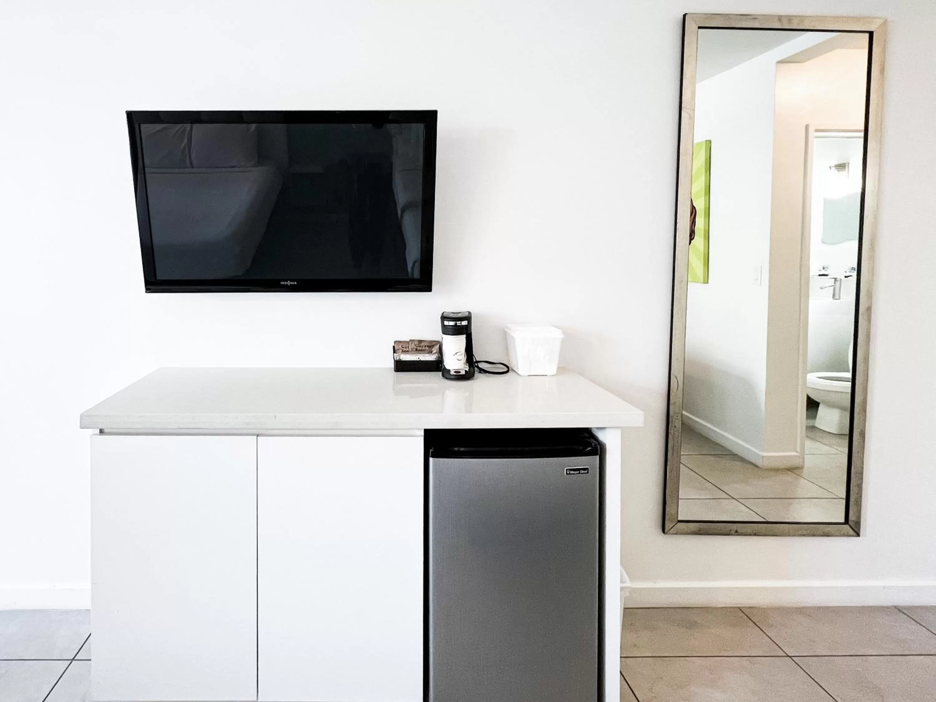 TV and multimedia in Royal Palms Resort & Spa