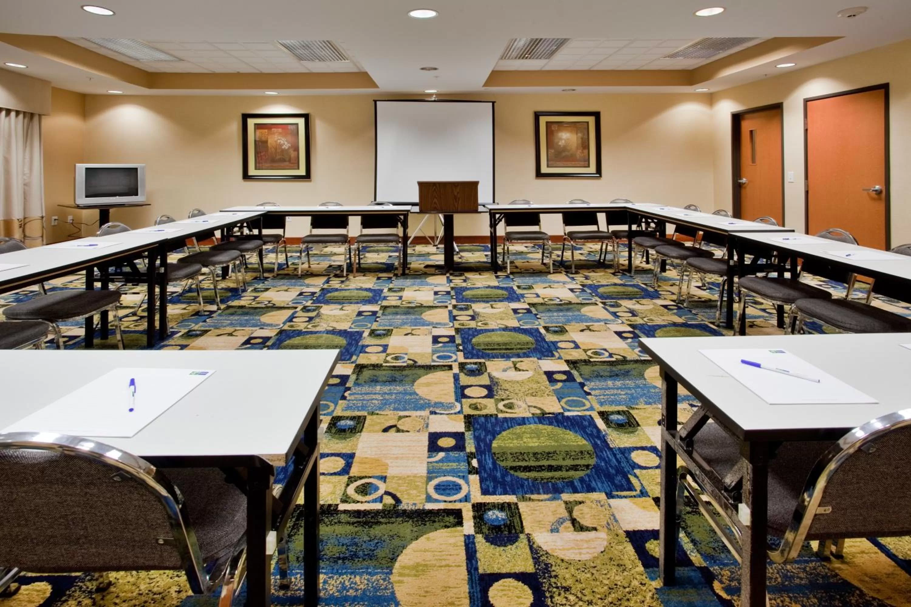 Meeting/conference room in Holiday Inn Express Hotel & Suites Suffolk by IHG