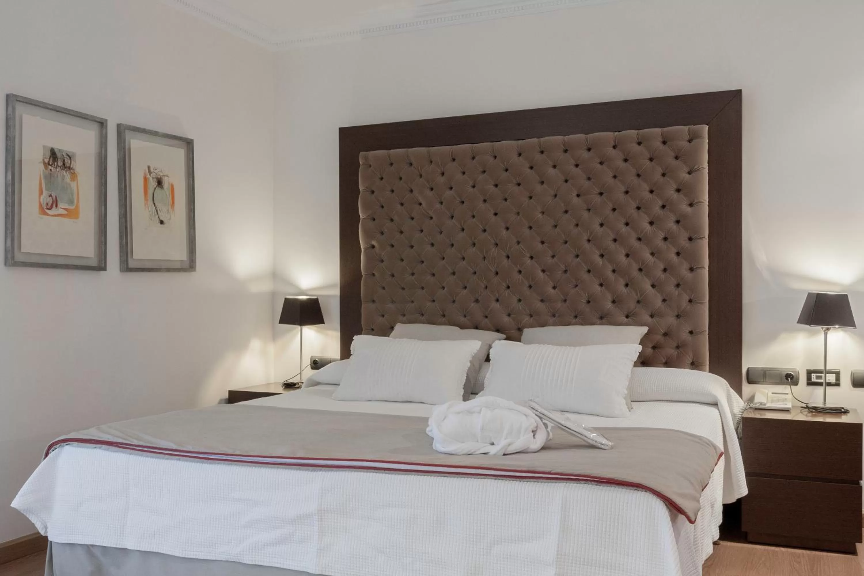 Photo of the whole room, Bed in FC Infantas de León