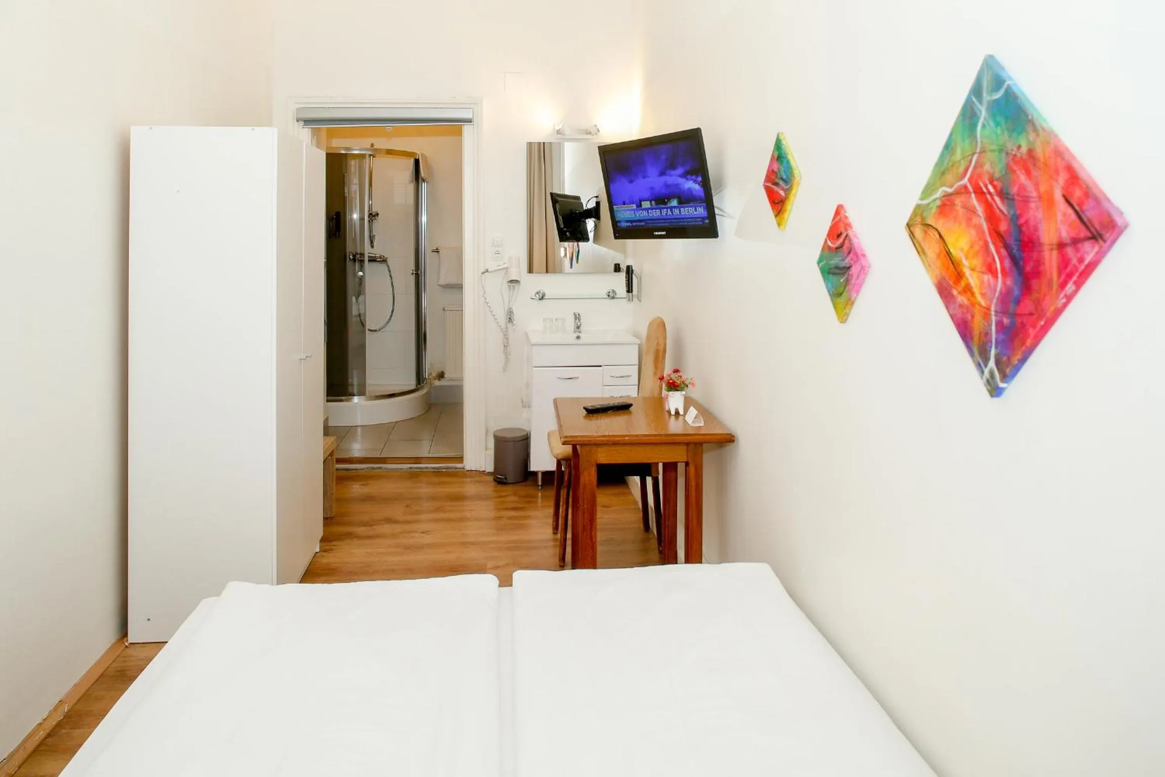 Bed in Timeout City Hotel, 5 min to city center, Self Check In