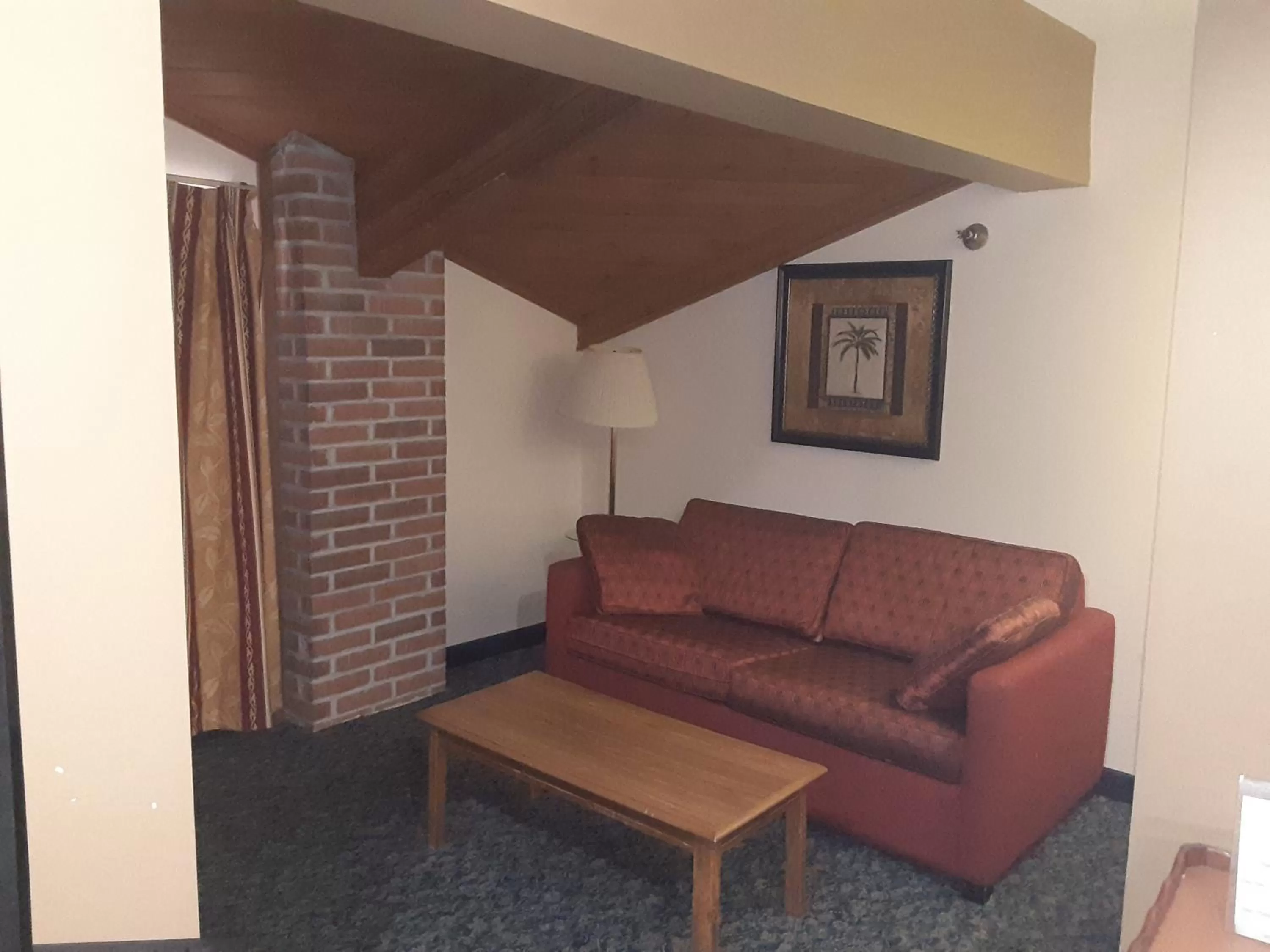 Living room in American Inn and Suites Ionia