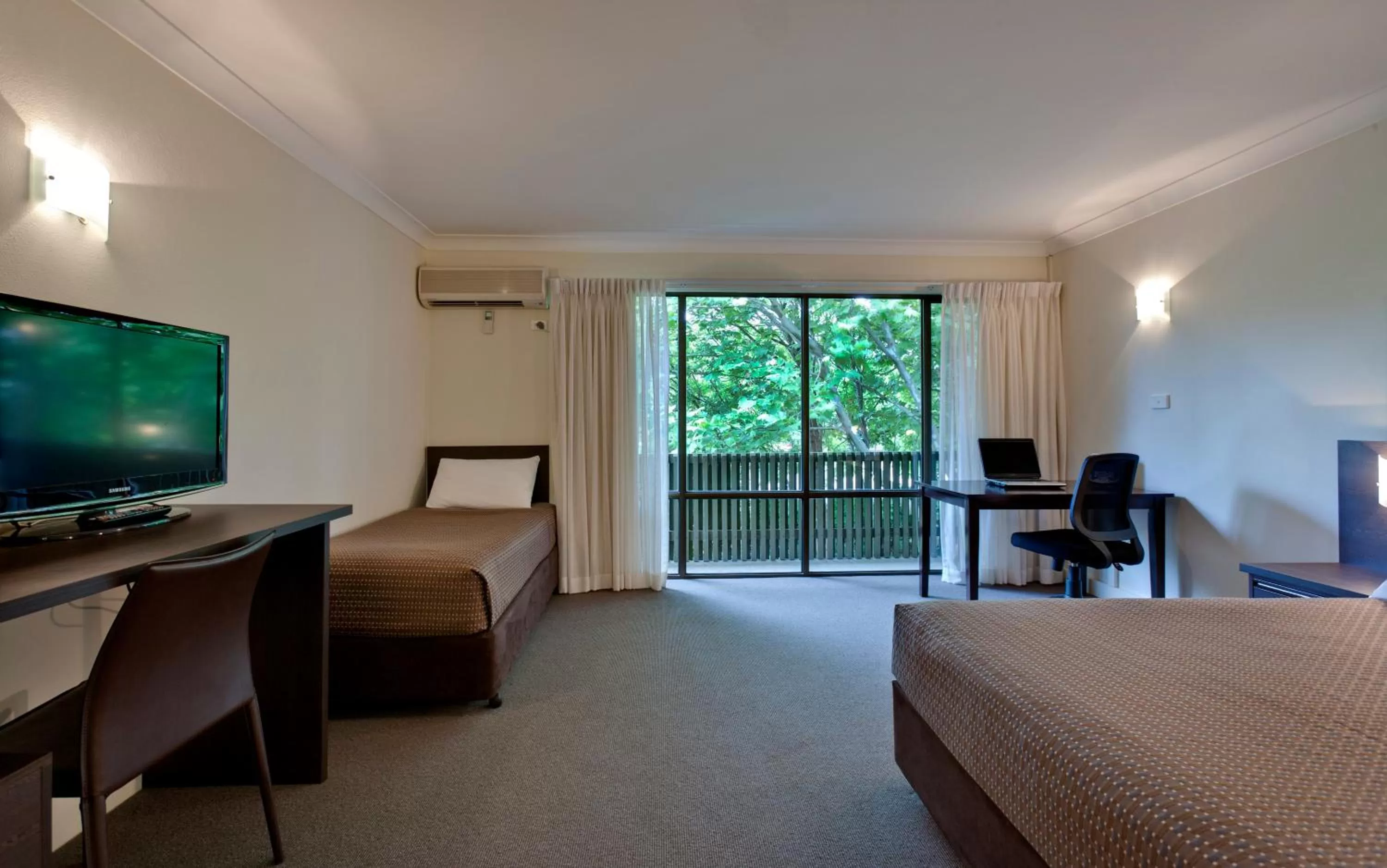 Photo of the whole room, Bed in ibis Styles Canberra Tall Trees