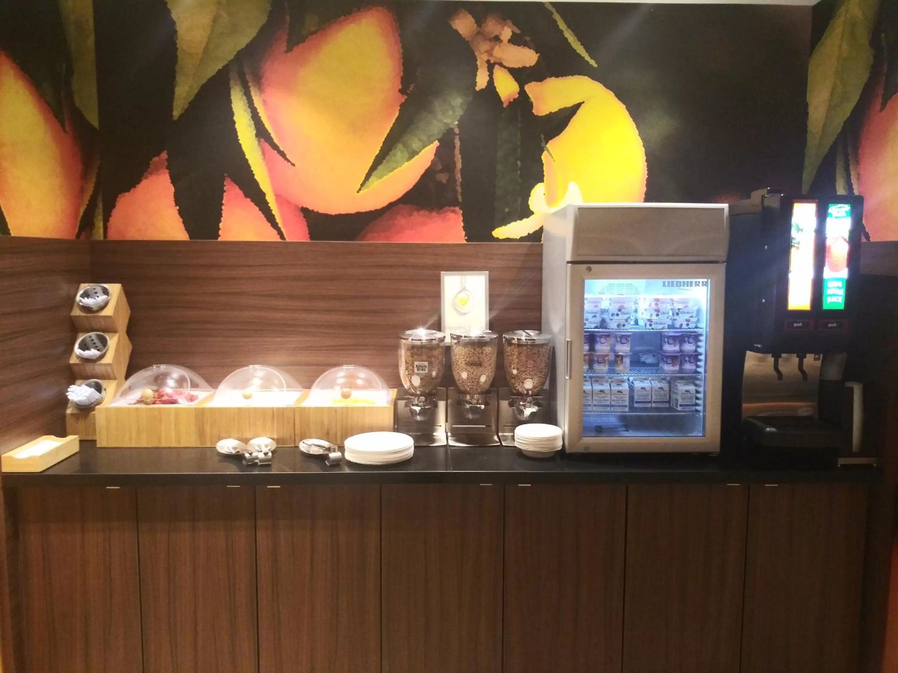 Breakfast in Fairfield Inn & Suites by Marriott Poplar Bluff