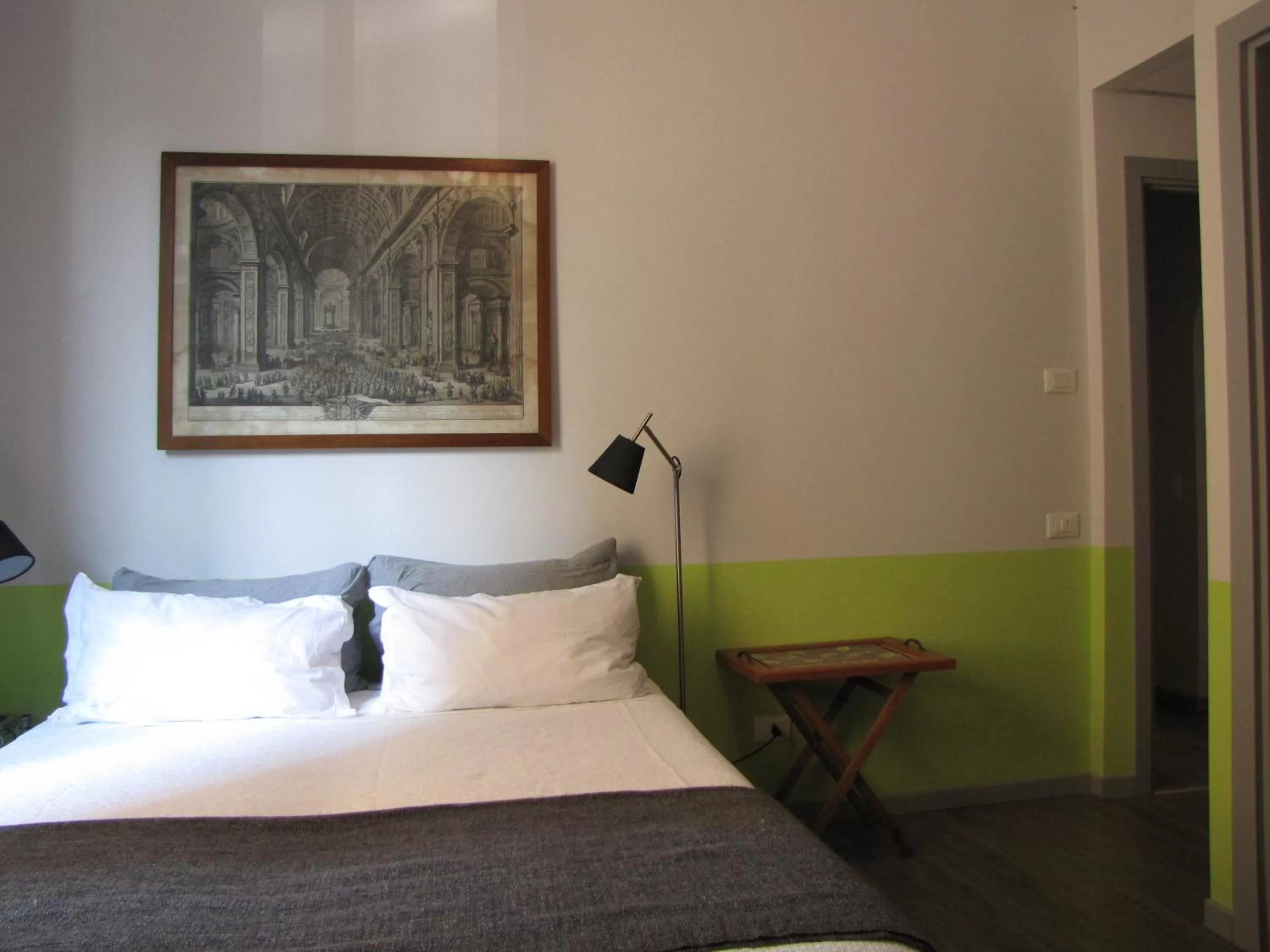 Photo of the whole room, Bed in Trastevere Colors