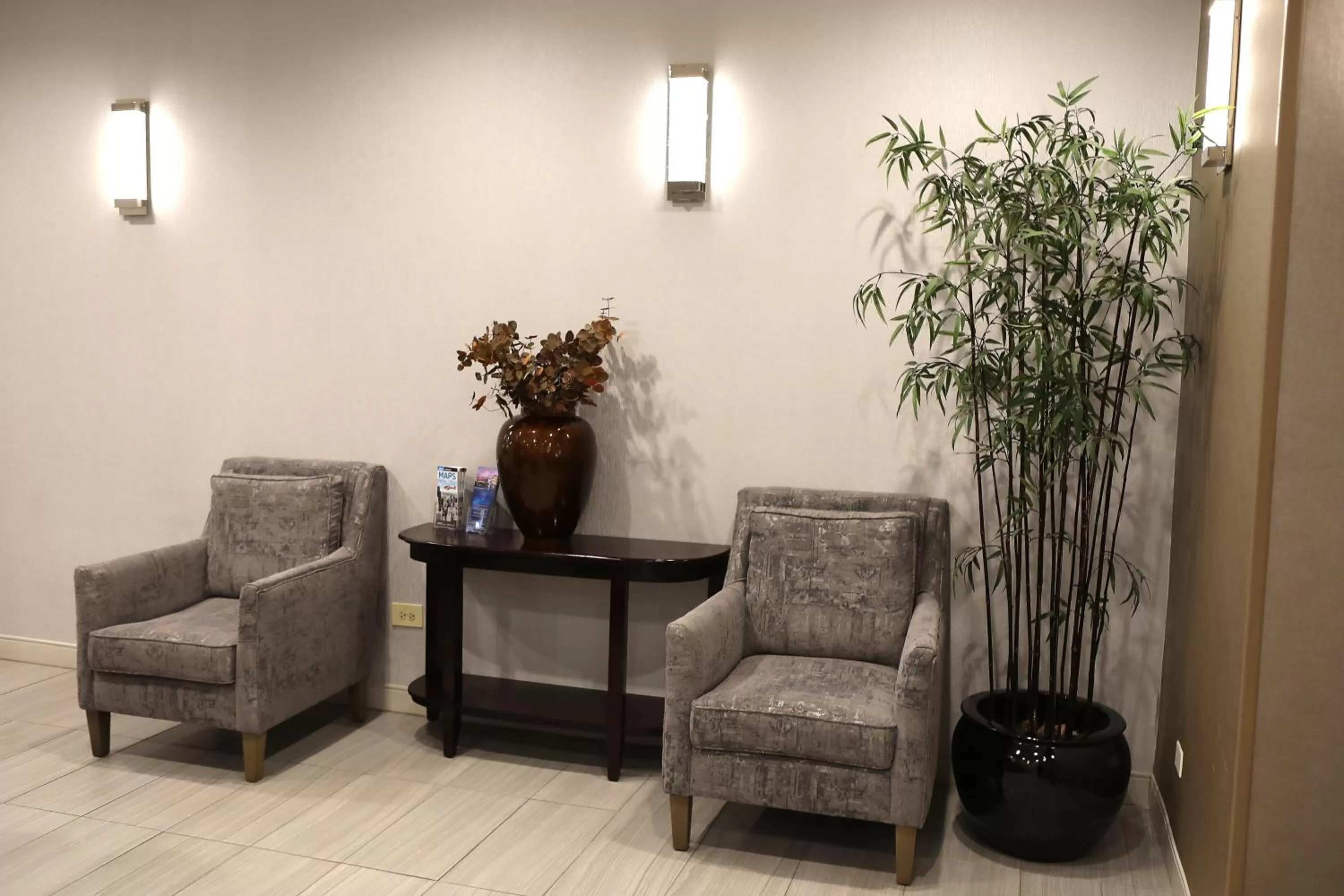 Lobby or reception in Holiday Inn O'Hare Area by IHG