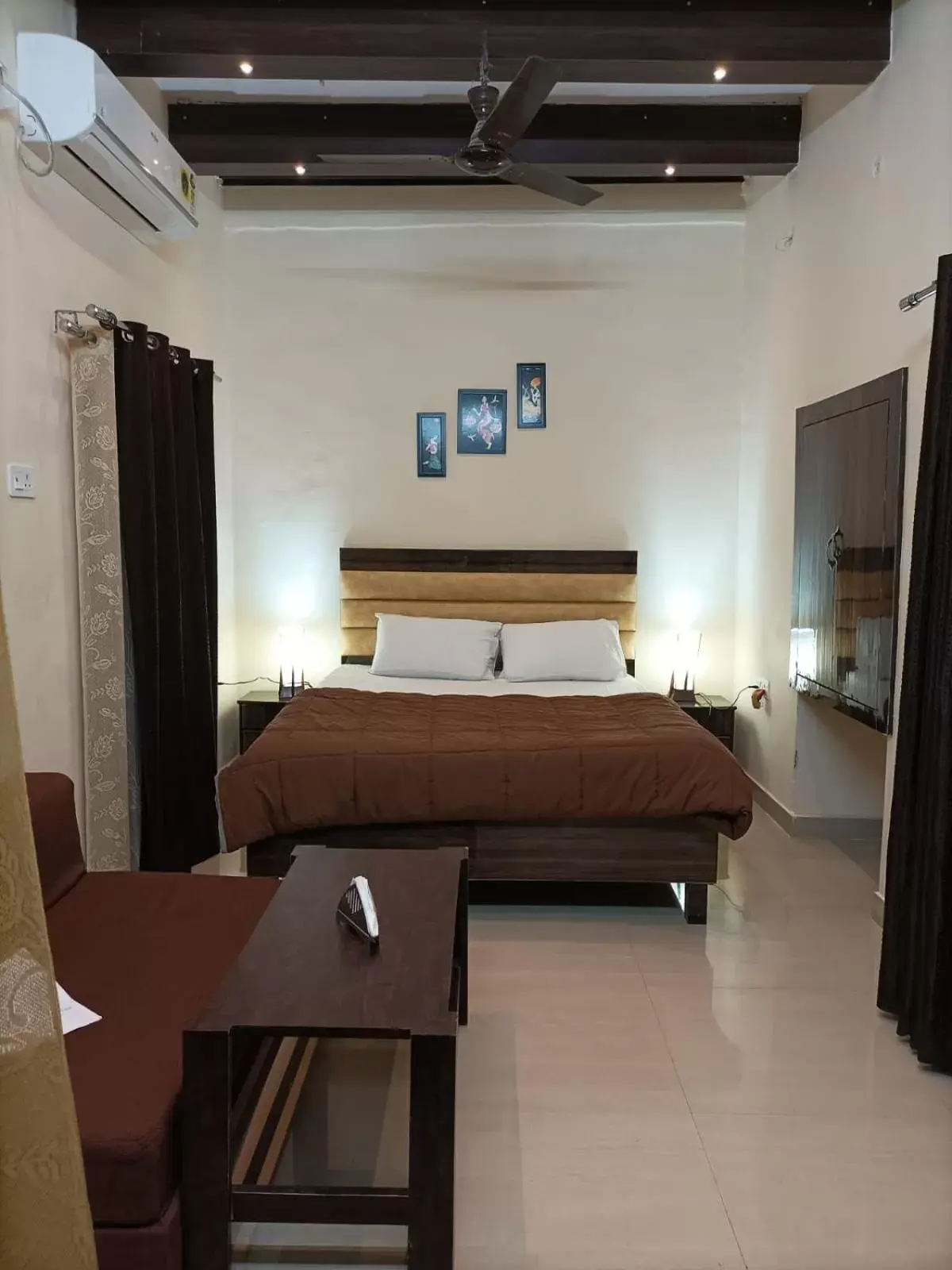 Deluxe Double Room with Extra Bed in Foreigners Inn Deluxe Double Room with Extra Bed in Foreigners Inn