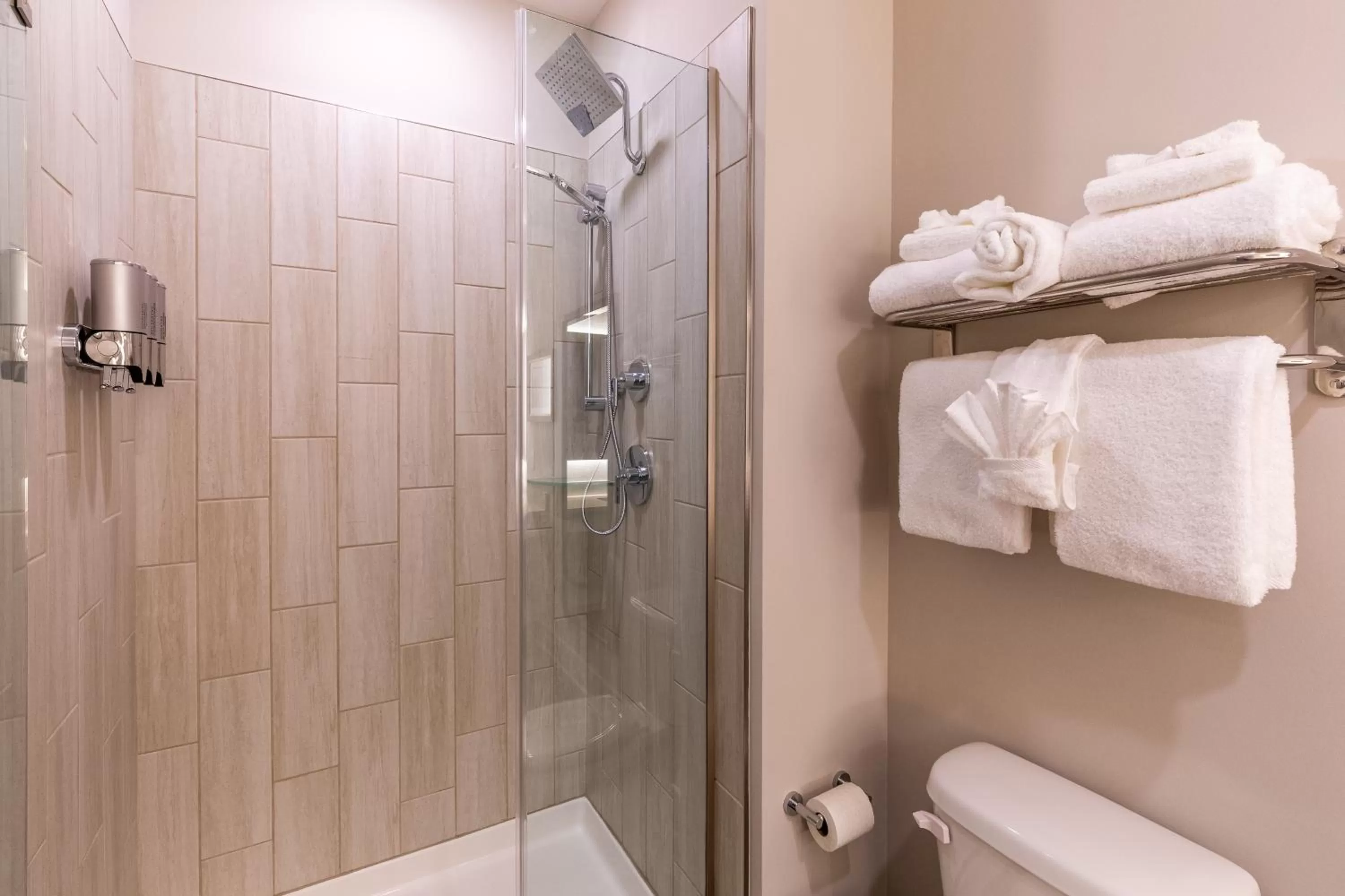 Bathroom in Lakeside Lodge Clemson