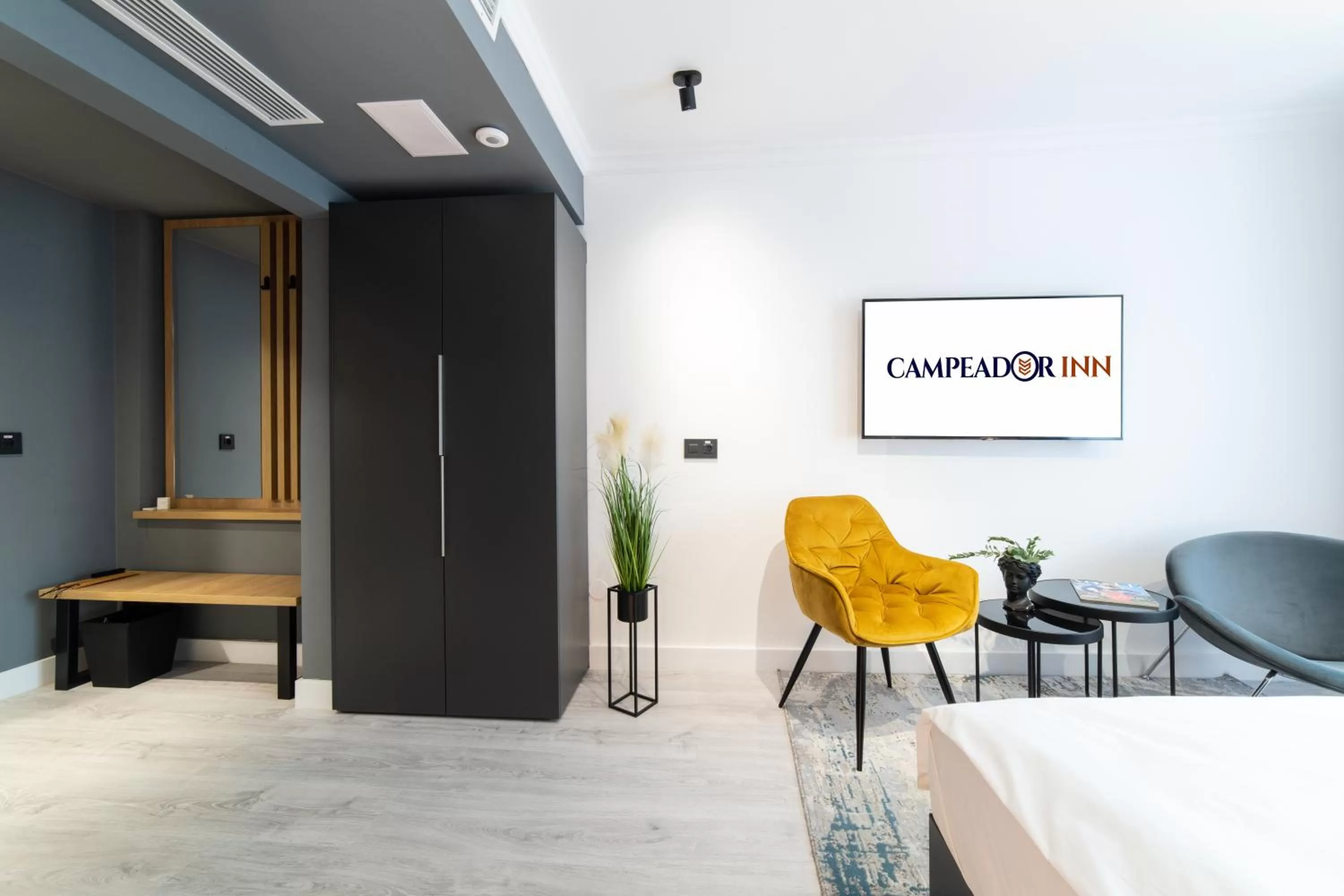 Seating area in Campeador Inn