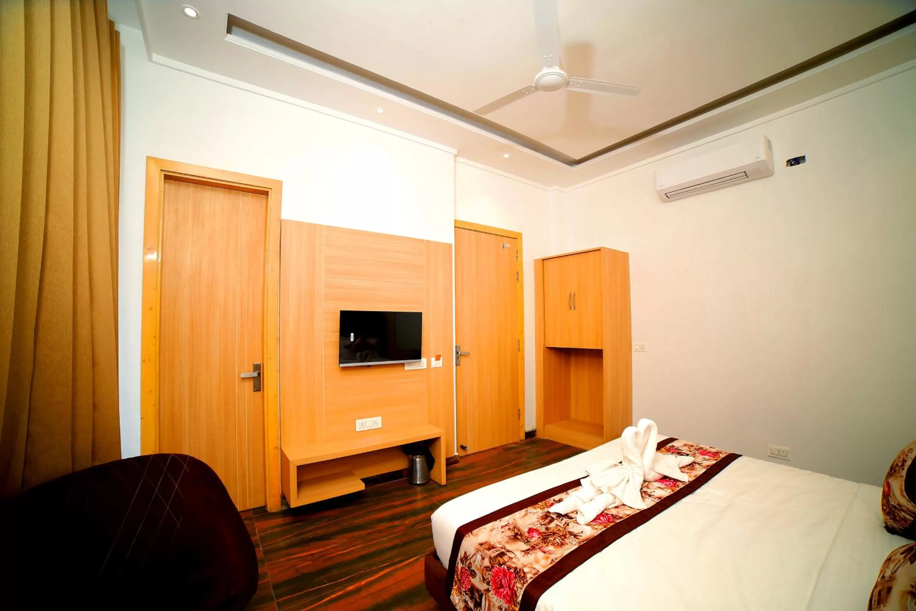 hair dresser, Bed in Hotel Diamond View