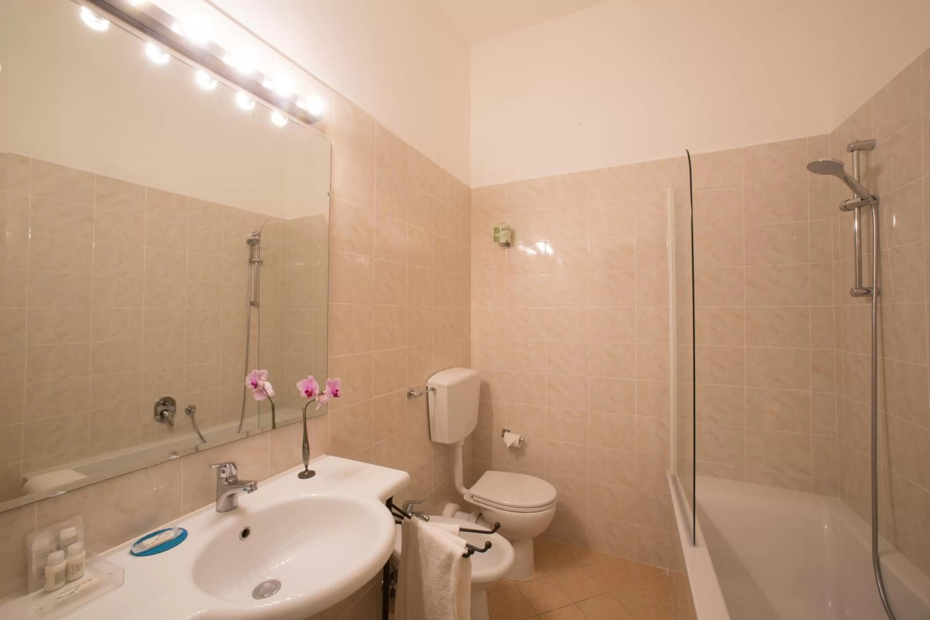 Bathroom in Locanda Orchidea