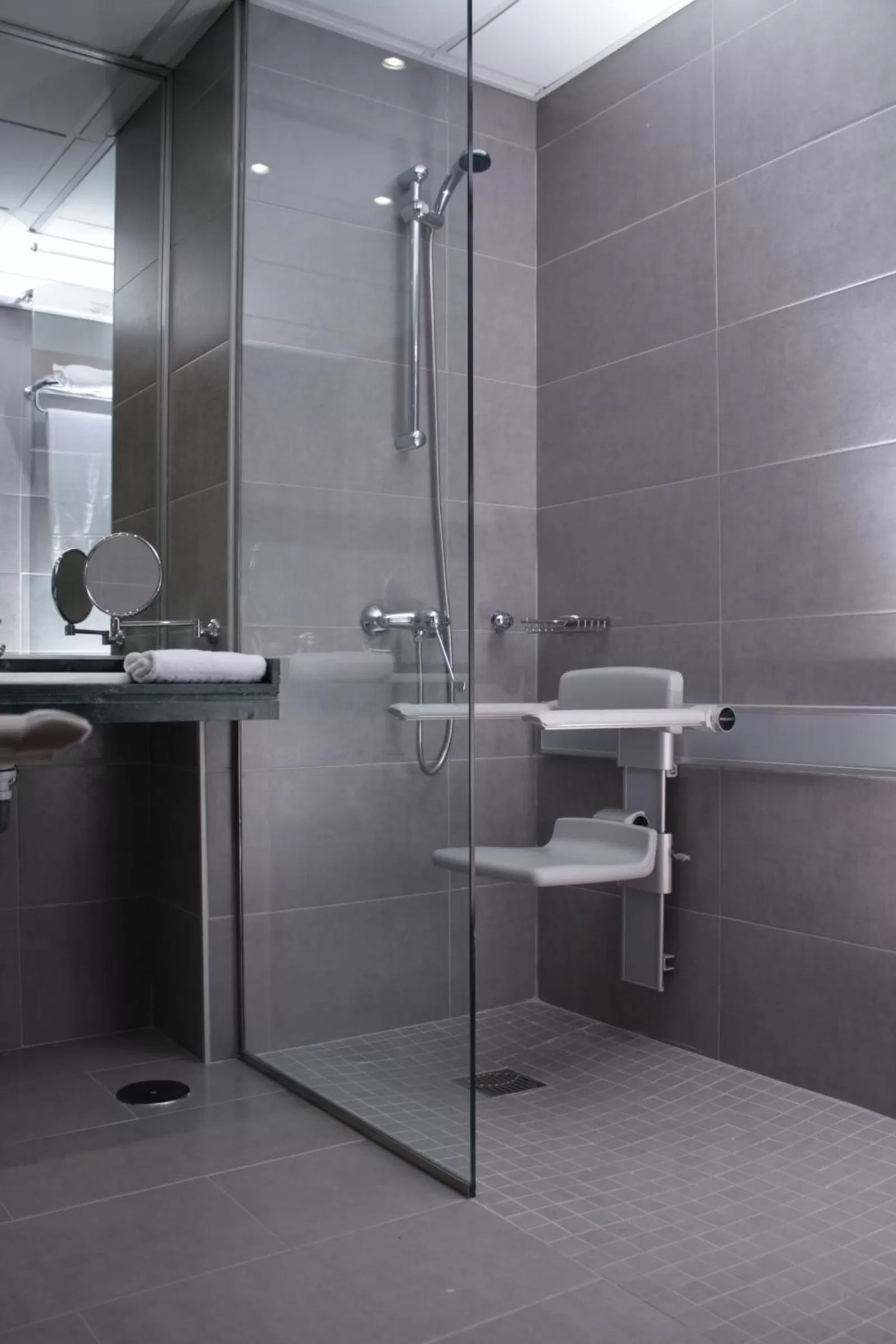 Double or Twin Room - Disability Access in Hotel Olympia Valencia