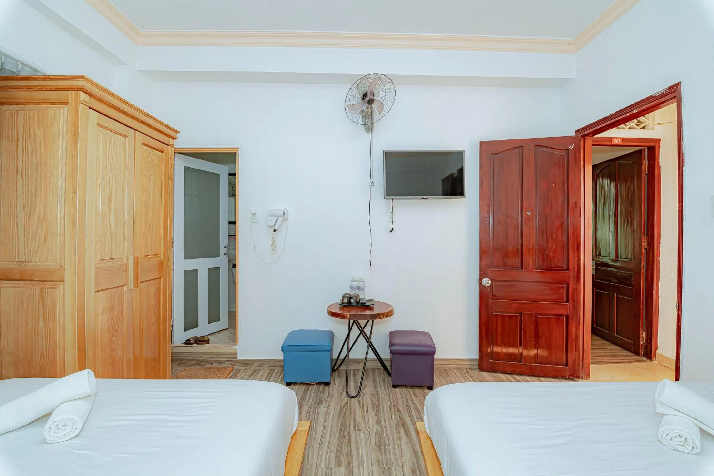 Ken's Backpackers Hotel