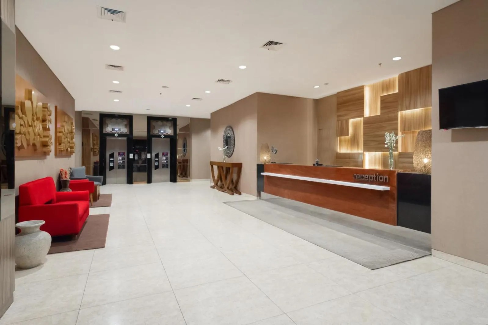 Lobby or reception in Hotel NEO Cirebon by ASTON
