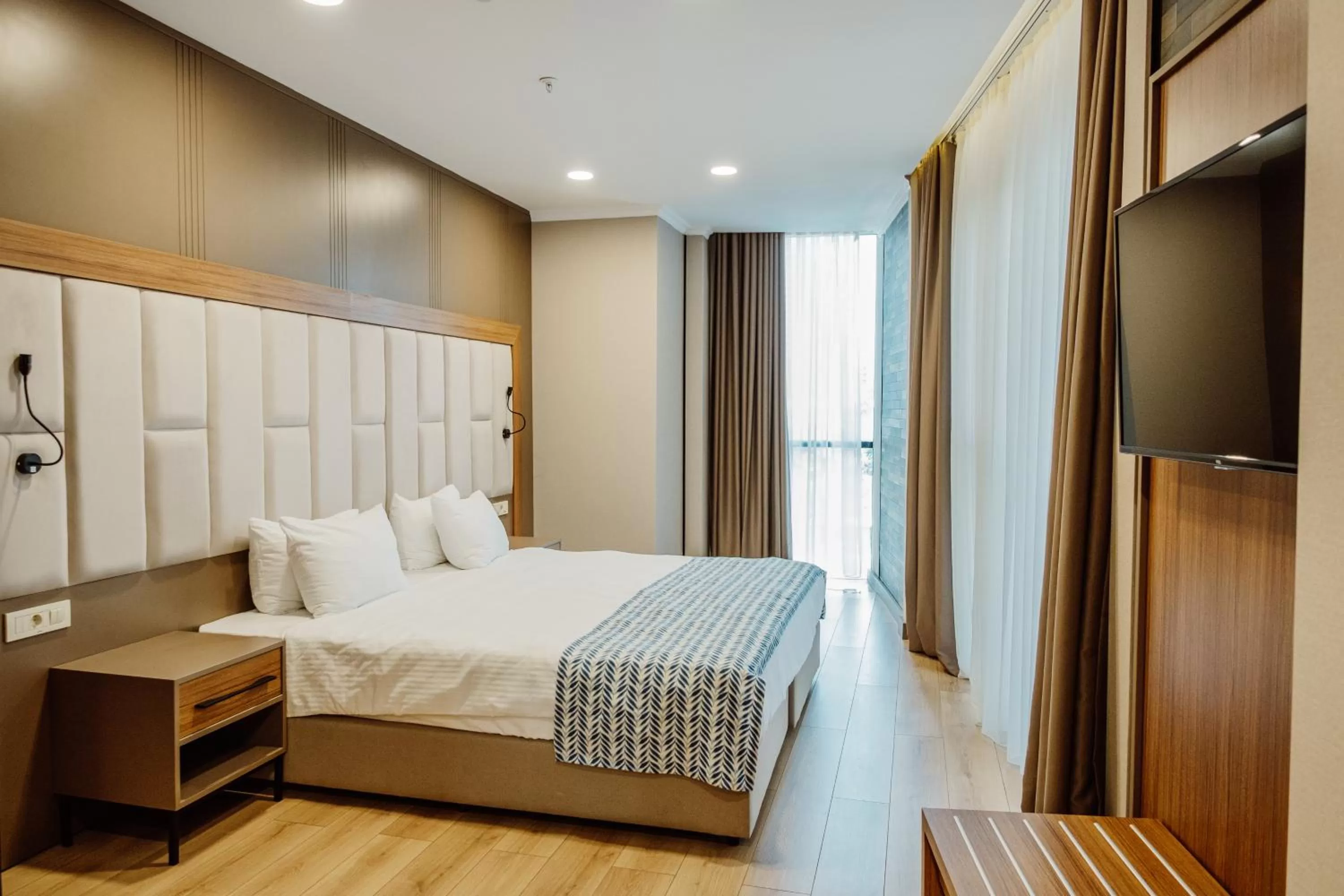 Photo of the whole room, Bed in King Solomon Batumi Hotel