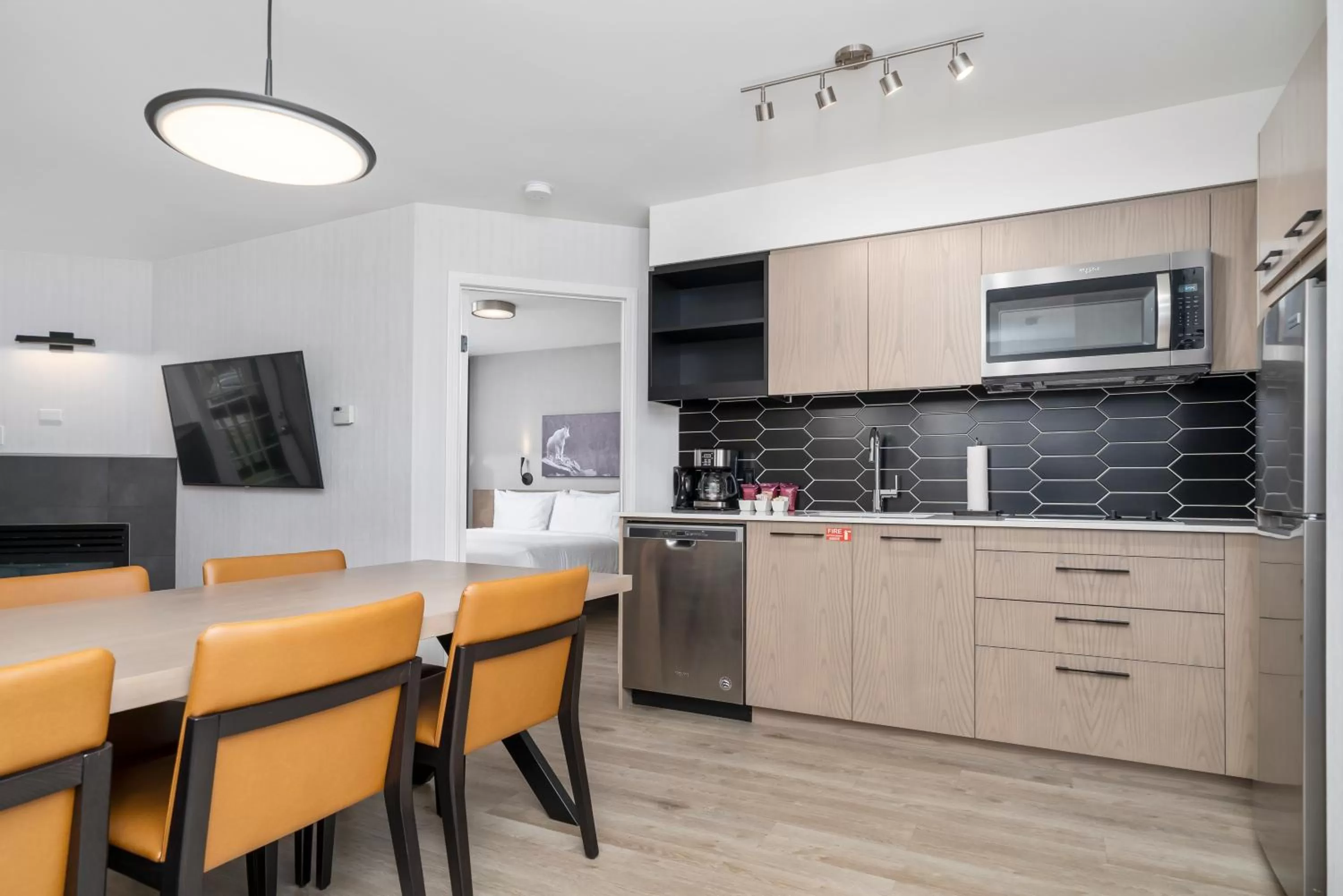 Kitchen or kitchenette in Lake Louise Inn