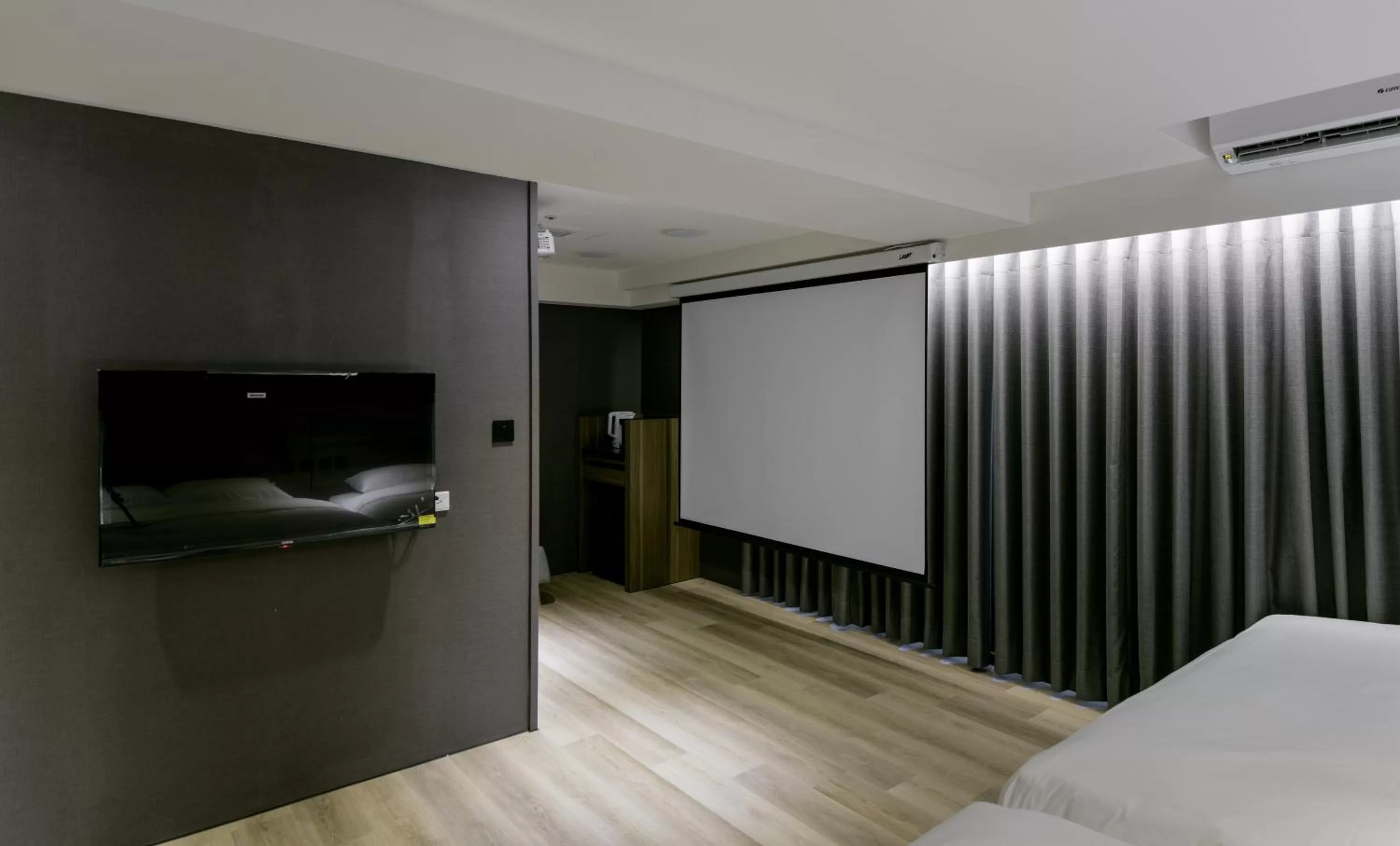 Bed in Autumn Willow Hotel