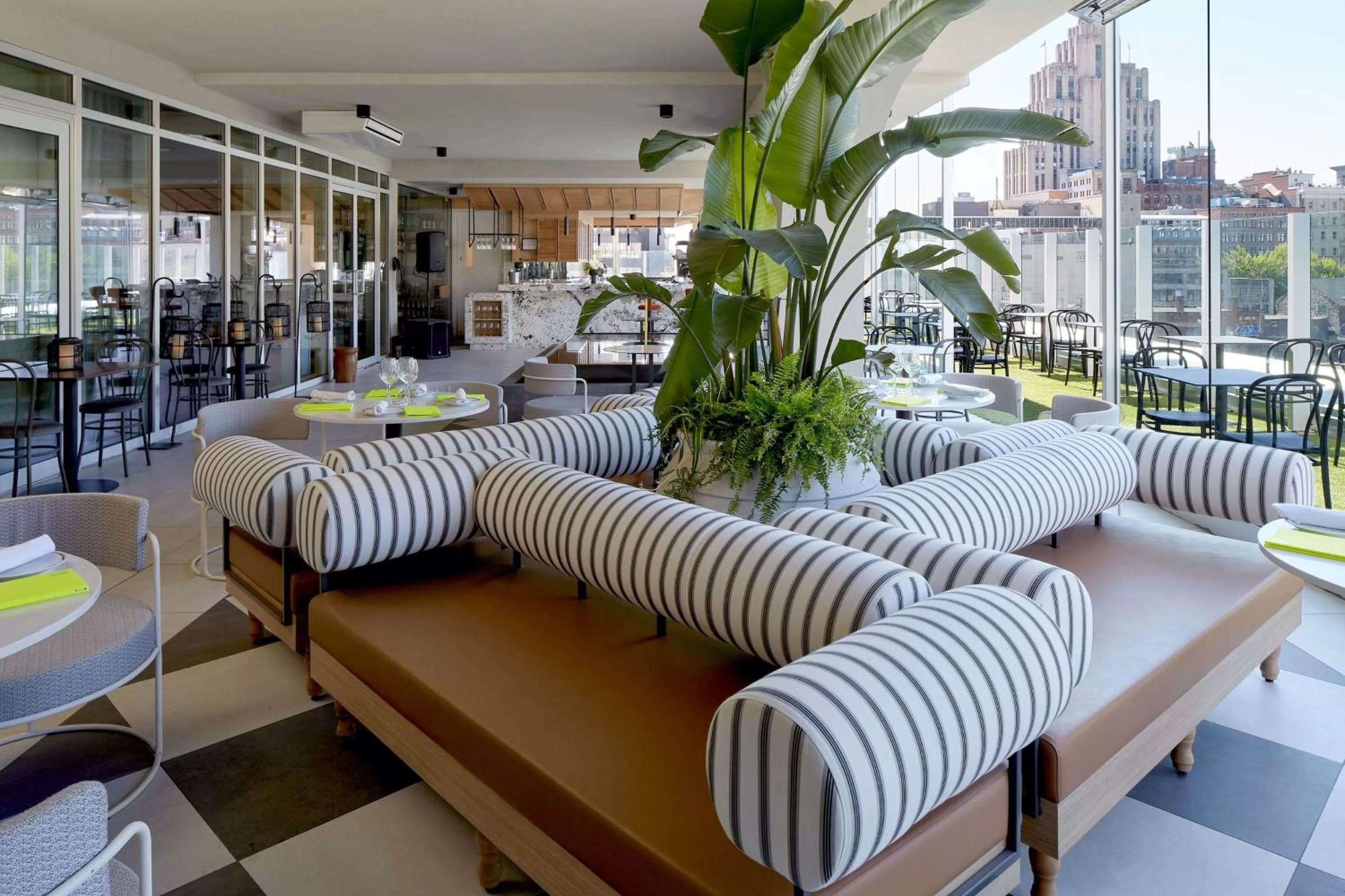 Restaurant/places to eat in Homewood Suites By Hilton Montreal Downtown