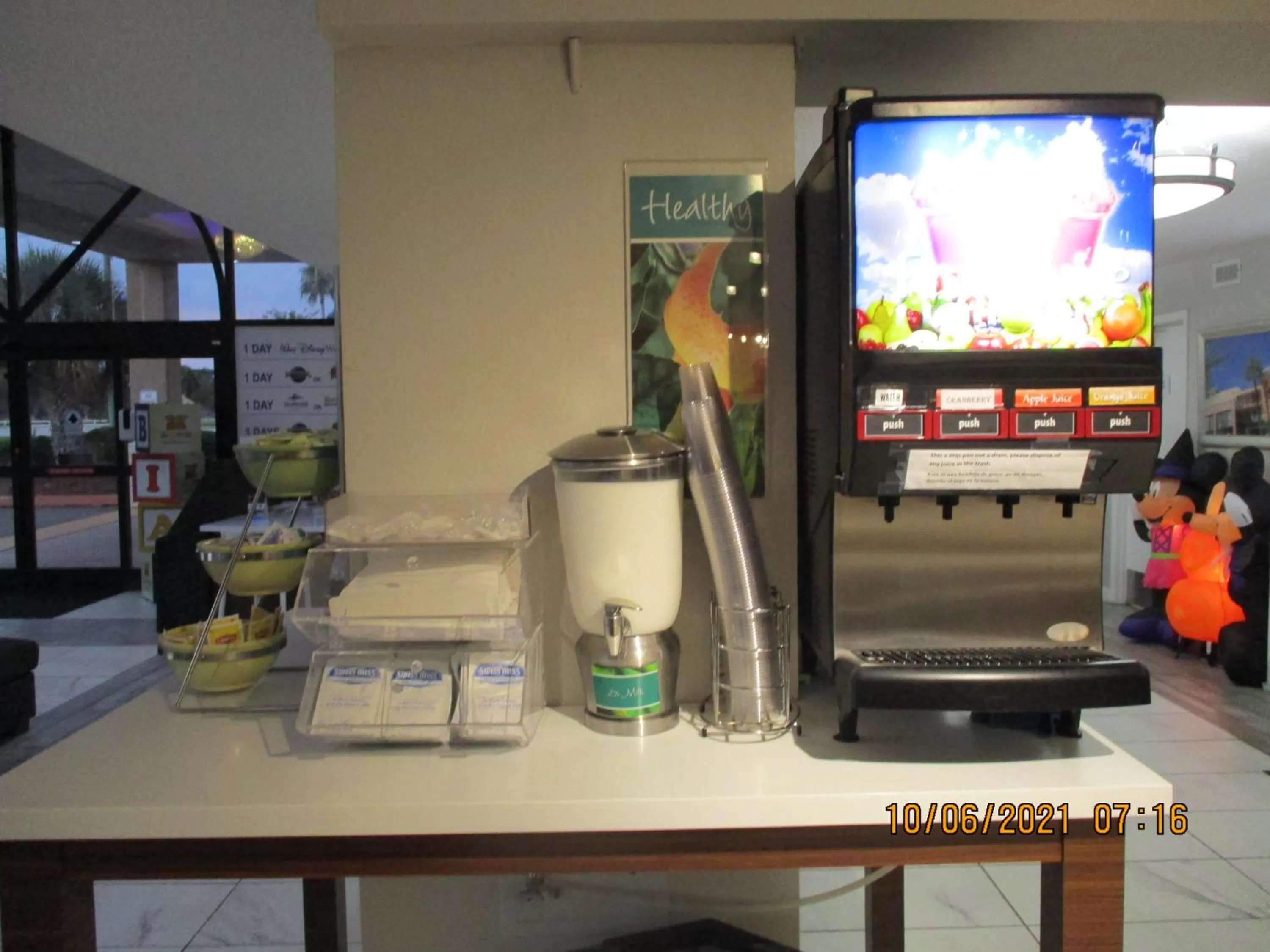 Buffet breakfast in Quality Inn & Suites Kissimmee by The Lake