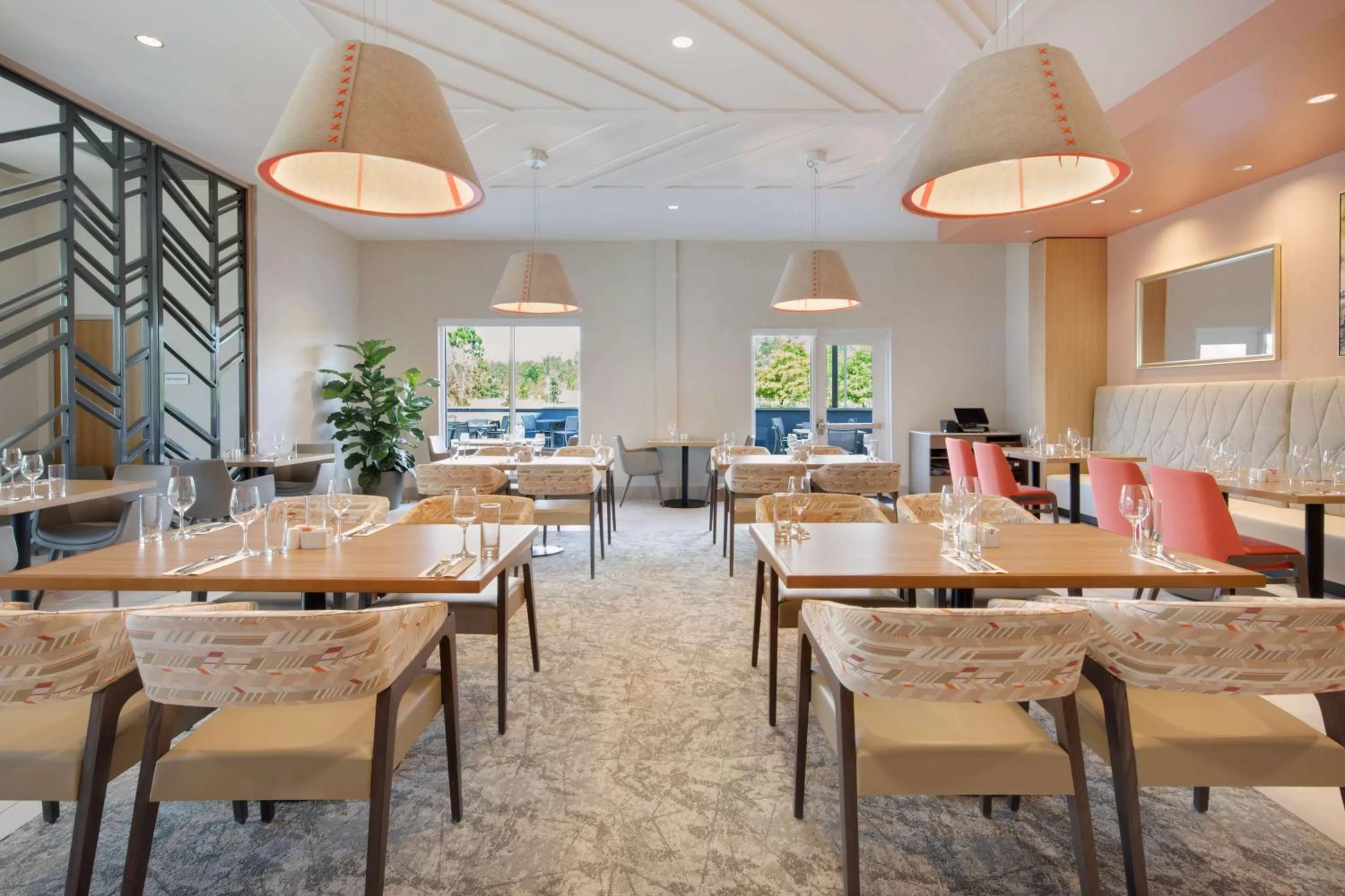 Restaurant/places to eat in Hilton Garden Inn Panama City Airport, Fl