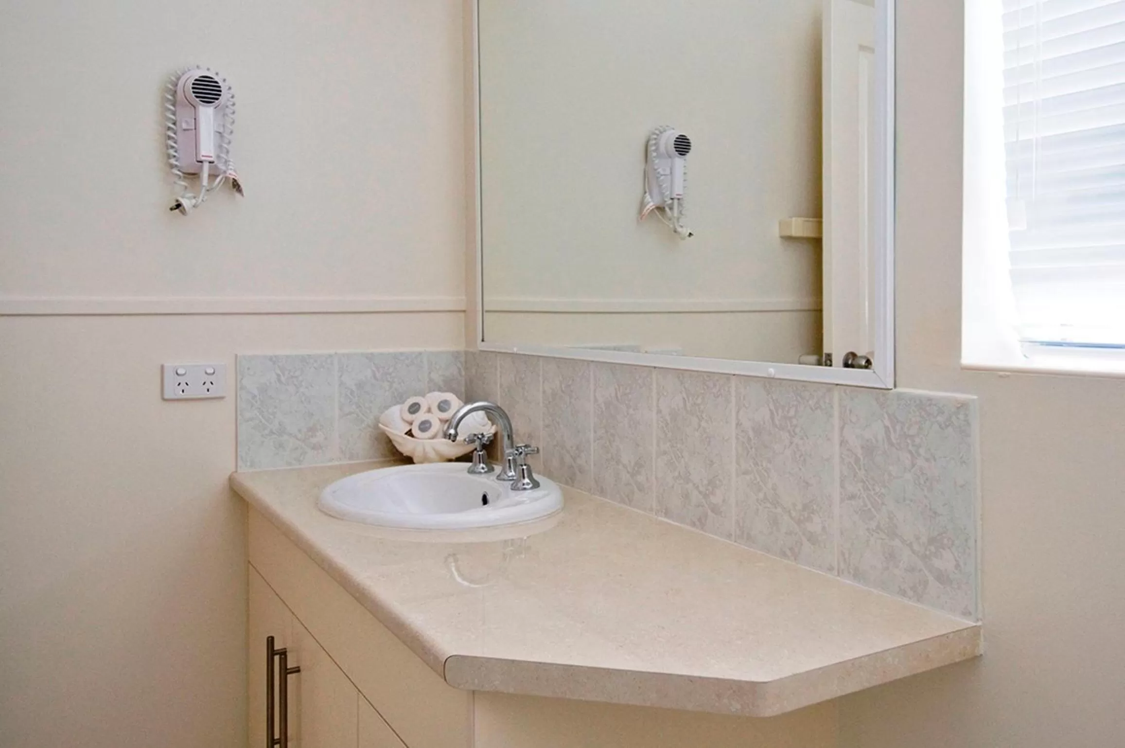 Bathroom in Shelly Bay Resort