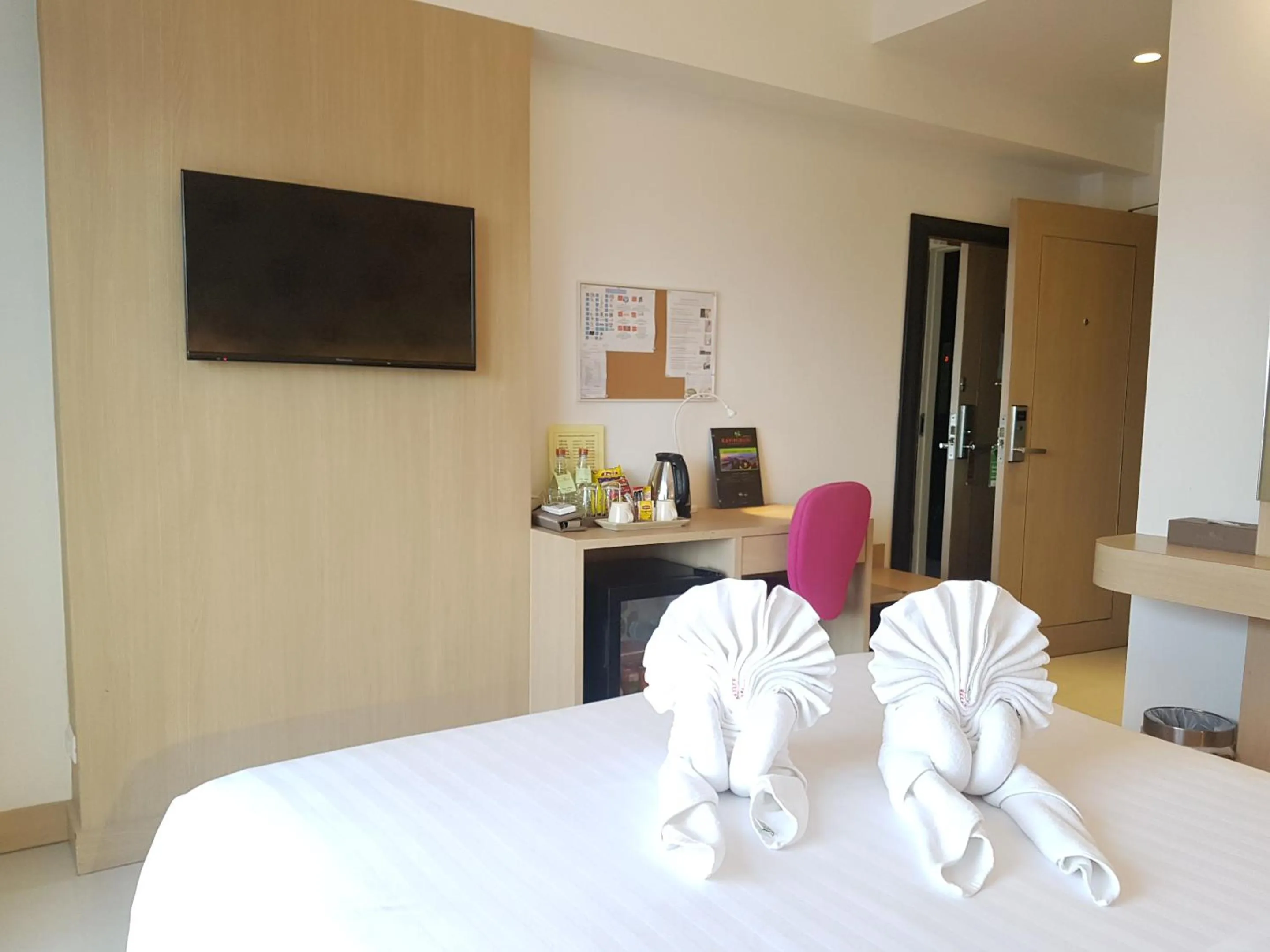 Bed in Kavin Buri Green Hotel