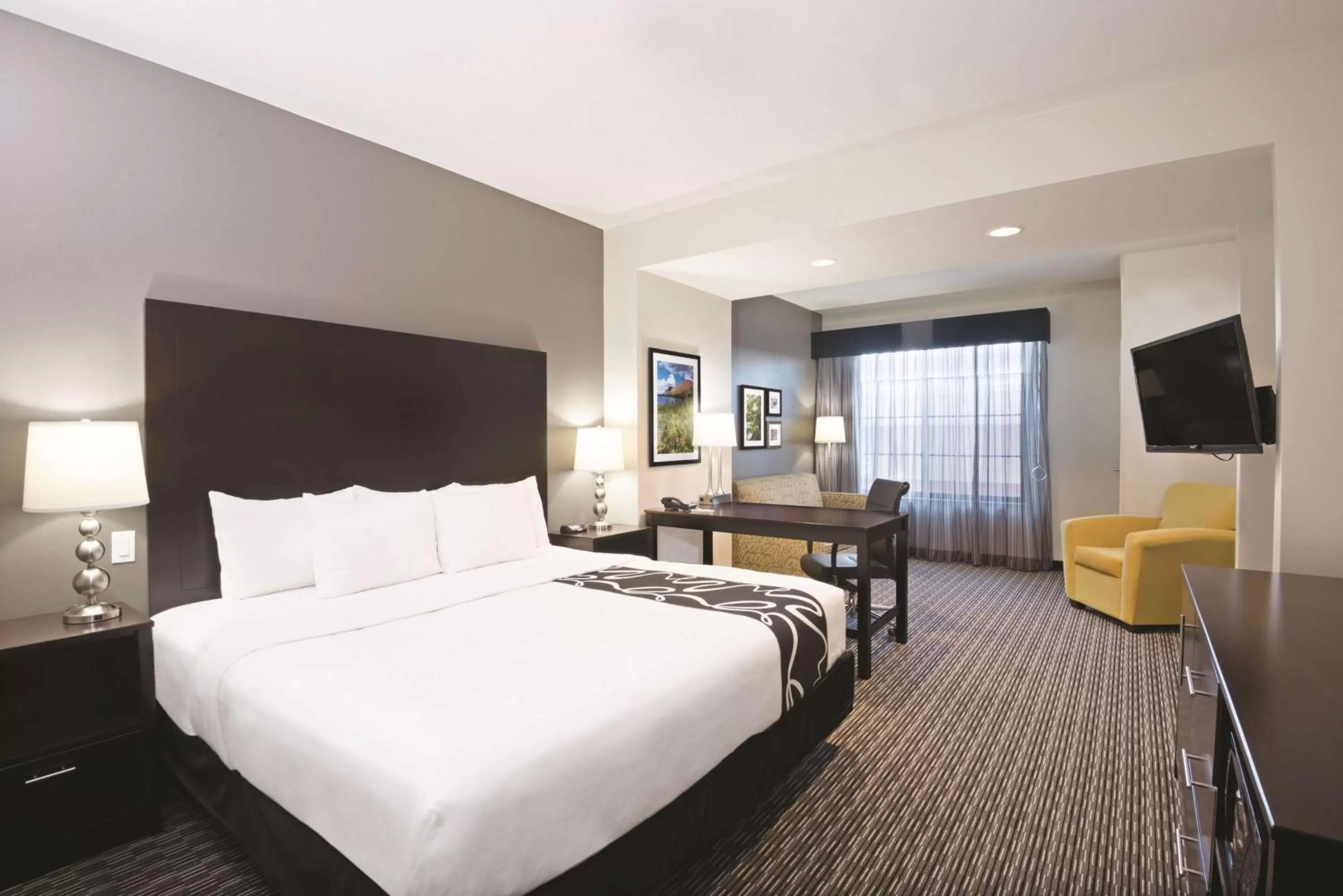 Photo of the whole room, Bed in La Quinta by Wyndham Billings