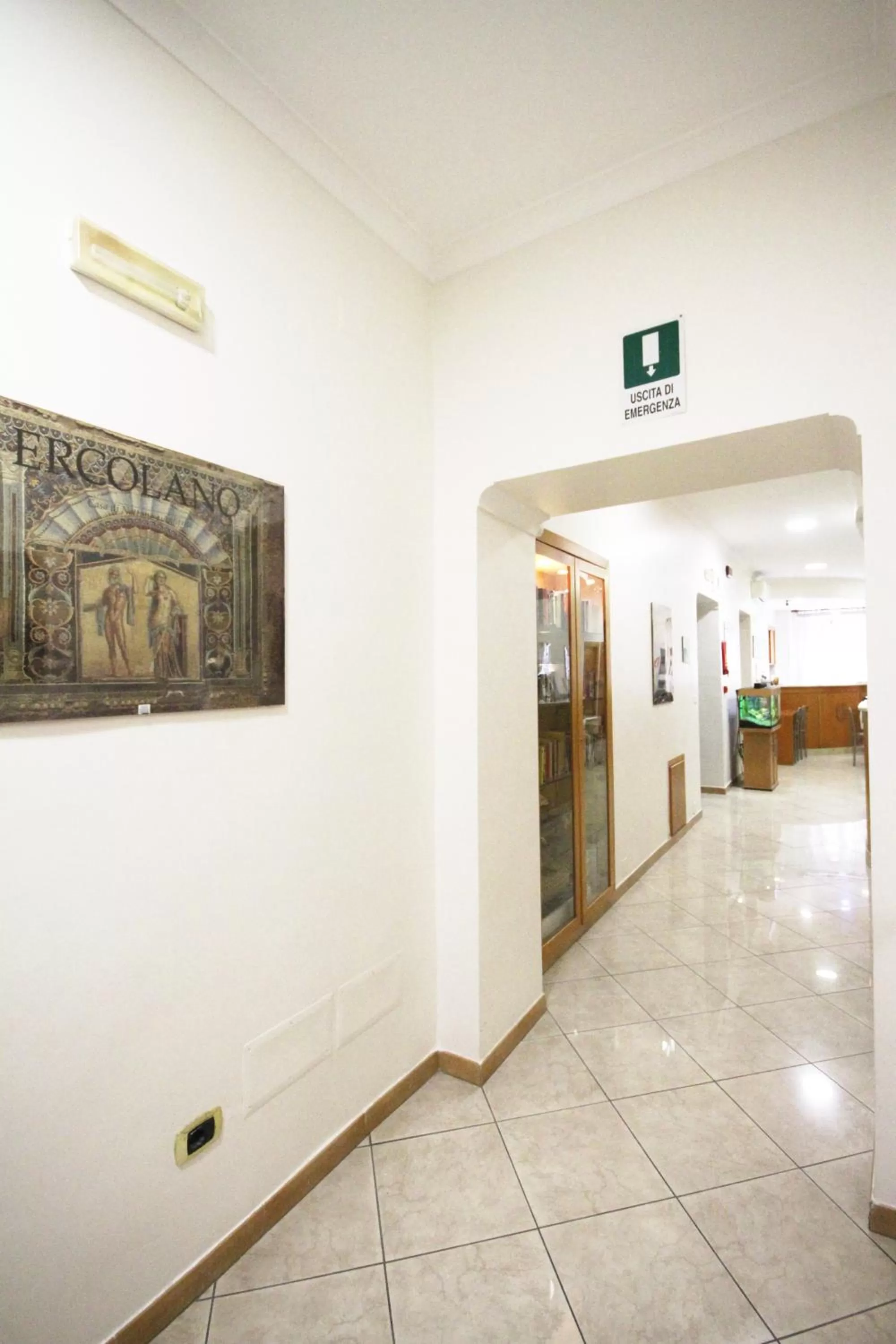 Communal lounge/ TV room in Hotel Zara Napoli