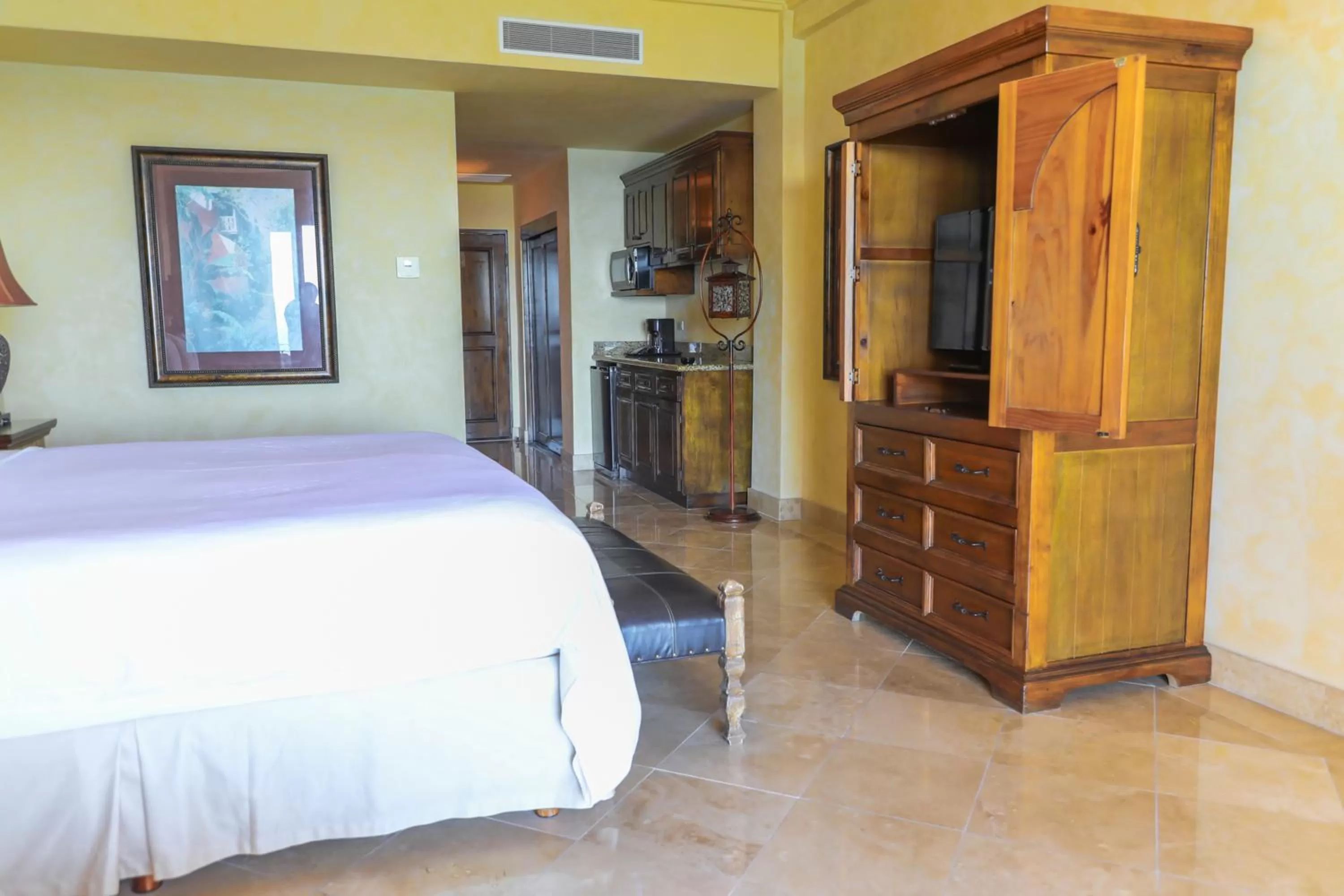 Photo of the whole room, Bed in La Mision Loreto