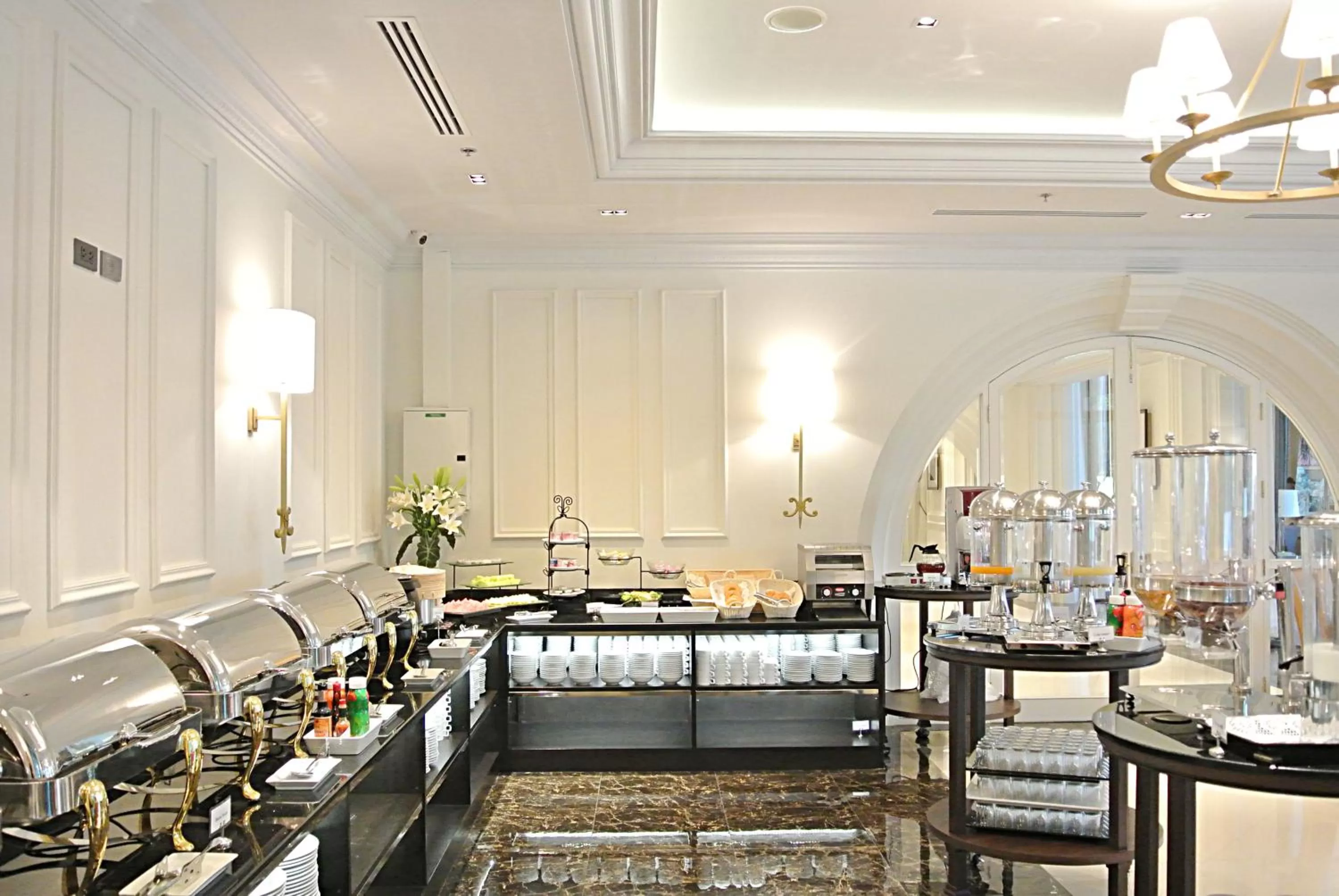 Restaurant/places to eat in SN Plus Hotel - SHA Plus