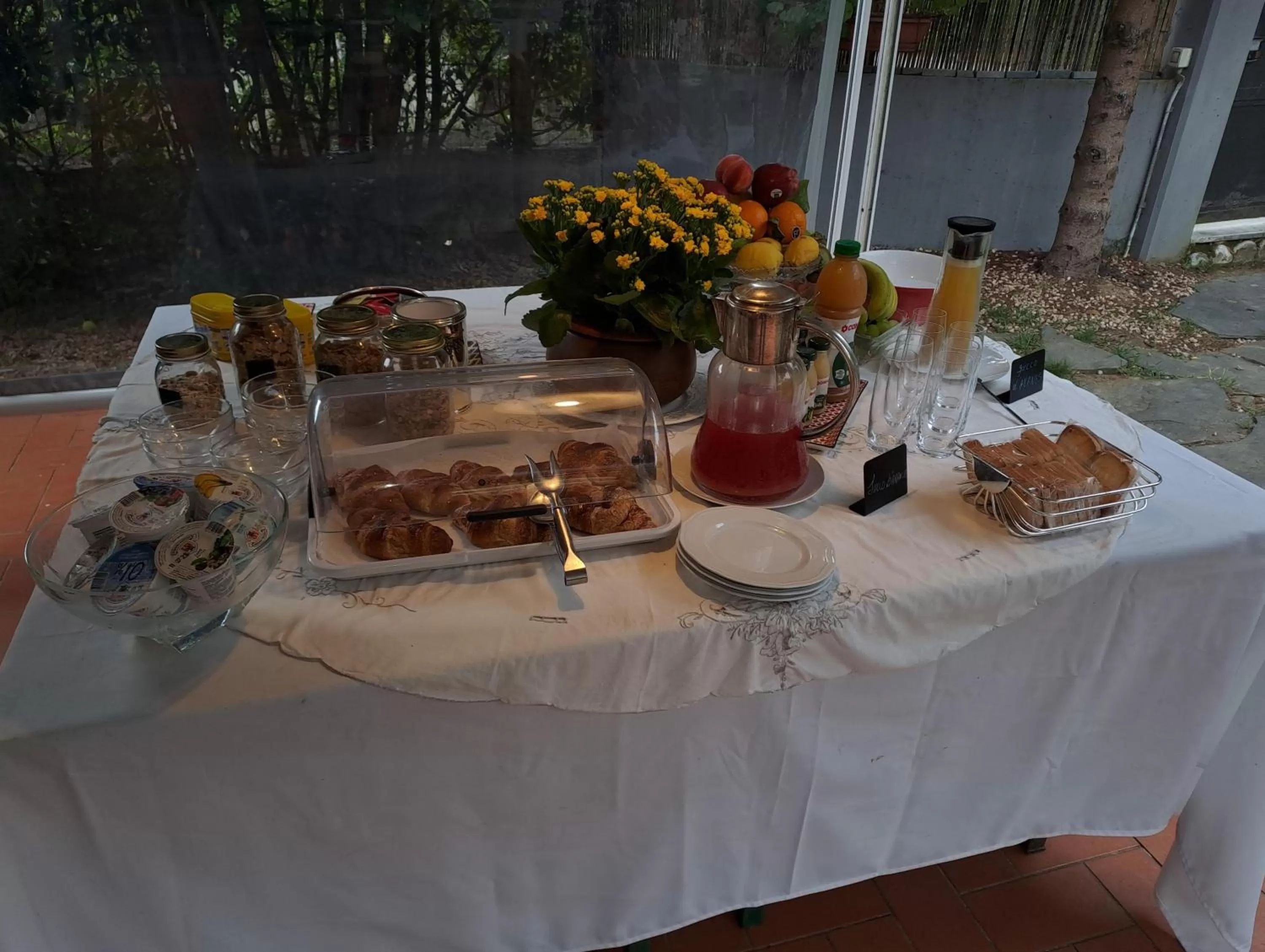 Buffet breakfast in B&b Villa C'era Una Volta