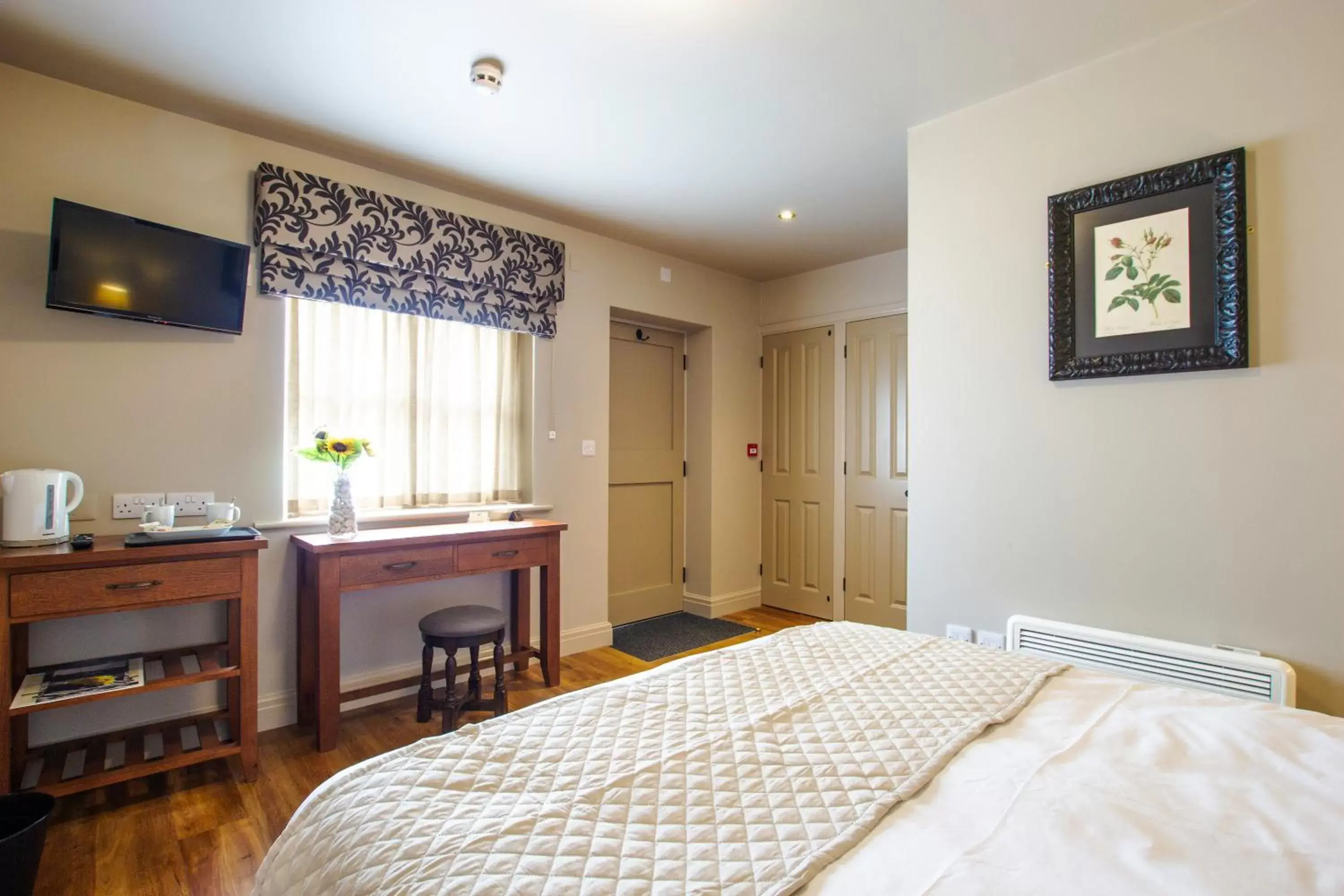 Deluxe Double Room with Shower in The Cherry Tree Rochford Deluxe Double Room with Shower in The Cherry Tree Rochford
