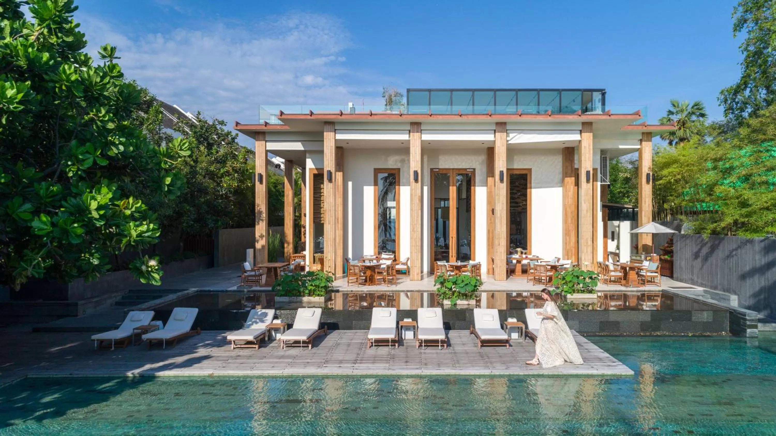 Restaurant/places to eat in Cape Nidhra Hotel